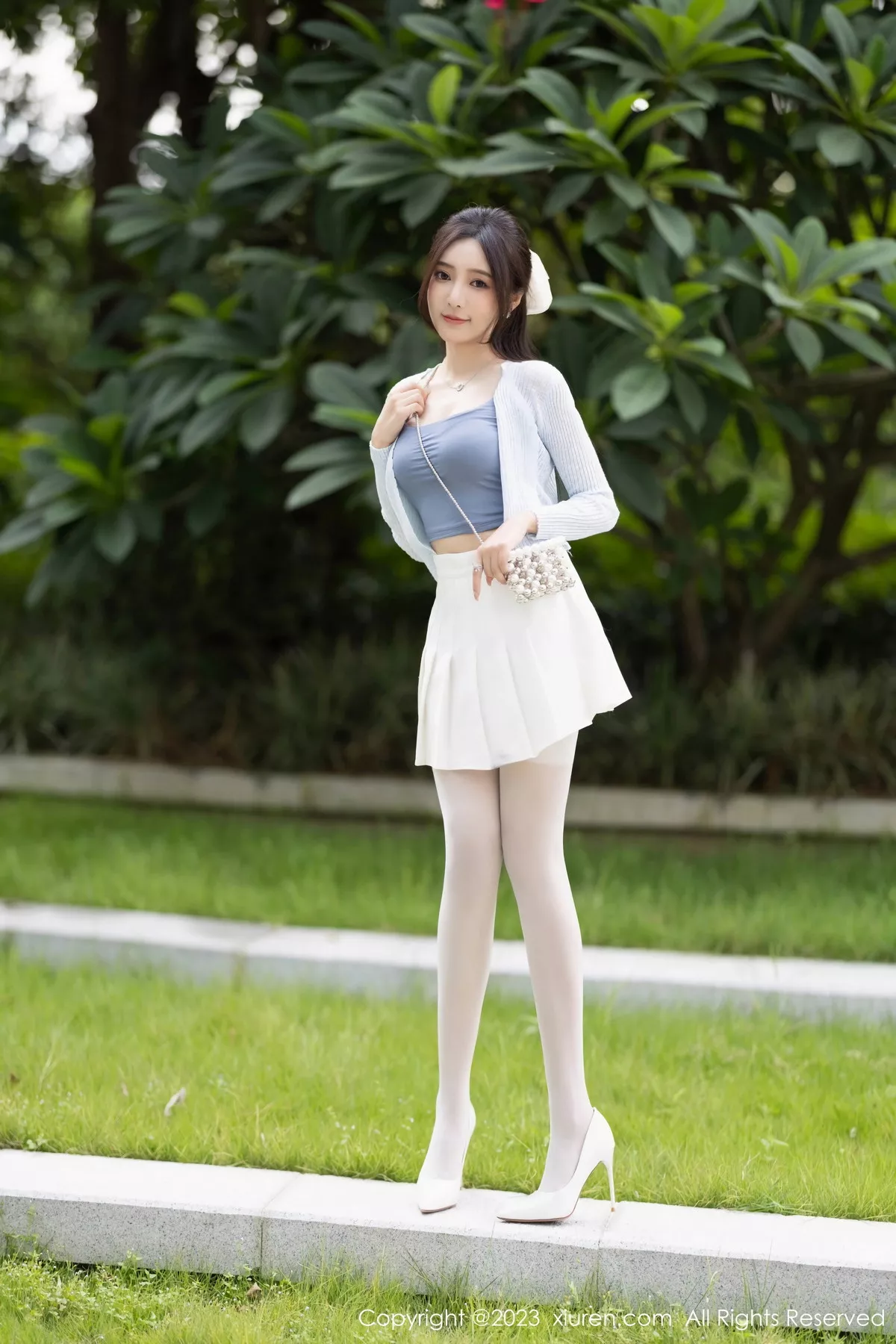 [[XiuRen秀人网]秀人网]No.7515_女神王馨瑶yanni性感浅色服饰配短裙露白丝吊袜秀美腿诱惑写真82P