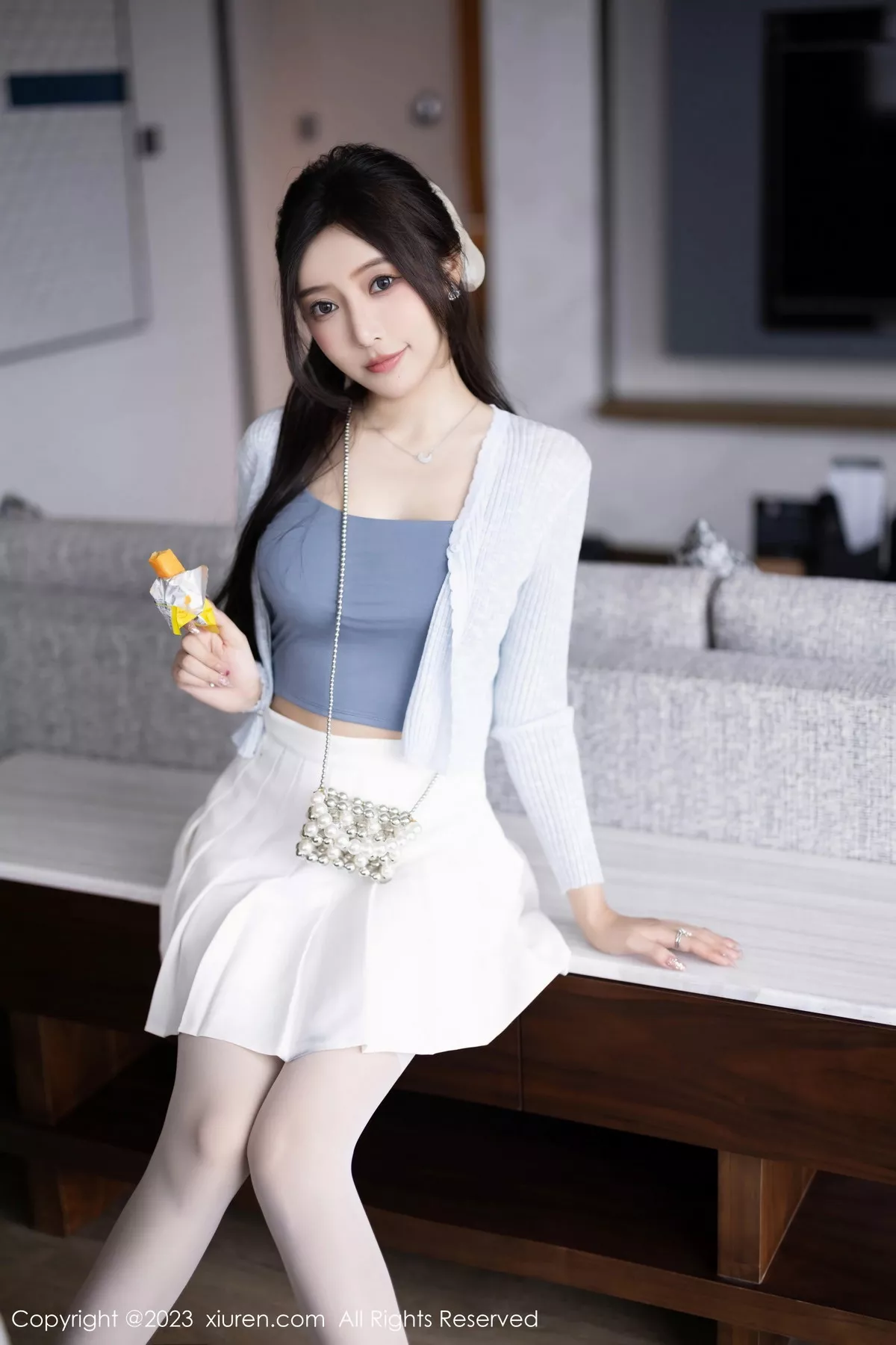 [[XiuRen秀人网]秀人网]No.7515_女神王馨瑶yanni性感浅色服饰配短裙露白丝吊袜秀美腿诱惑写真82P