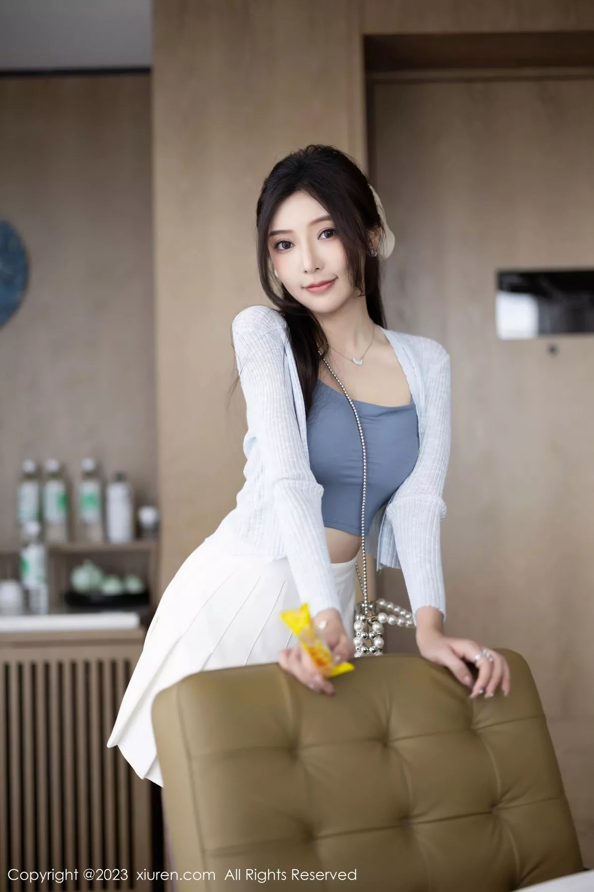 [[XiuRen秀人网]秀人网]No.7515_女神王馨瑶yanni性感浅色服饰配短裙露白丝吊袜秀美腿诱惑写真82P