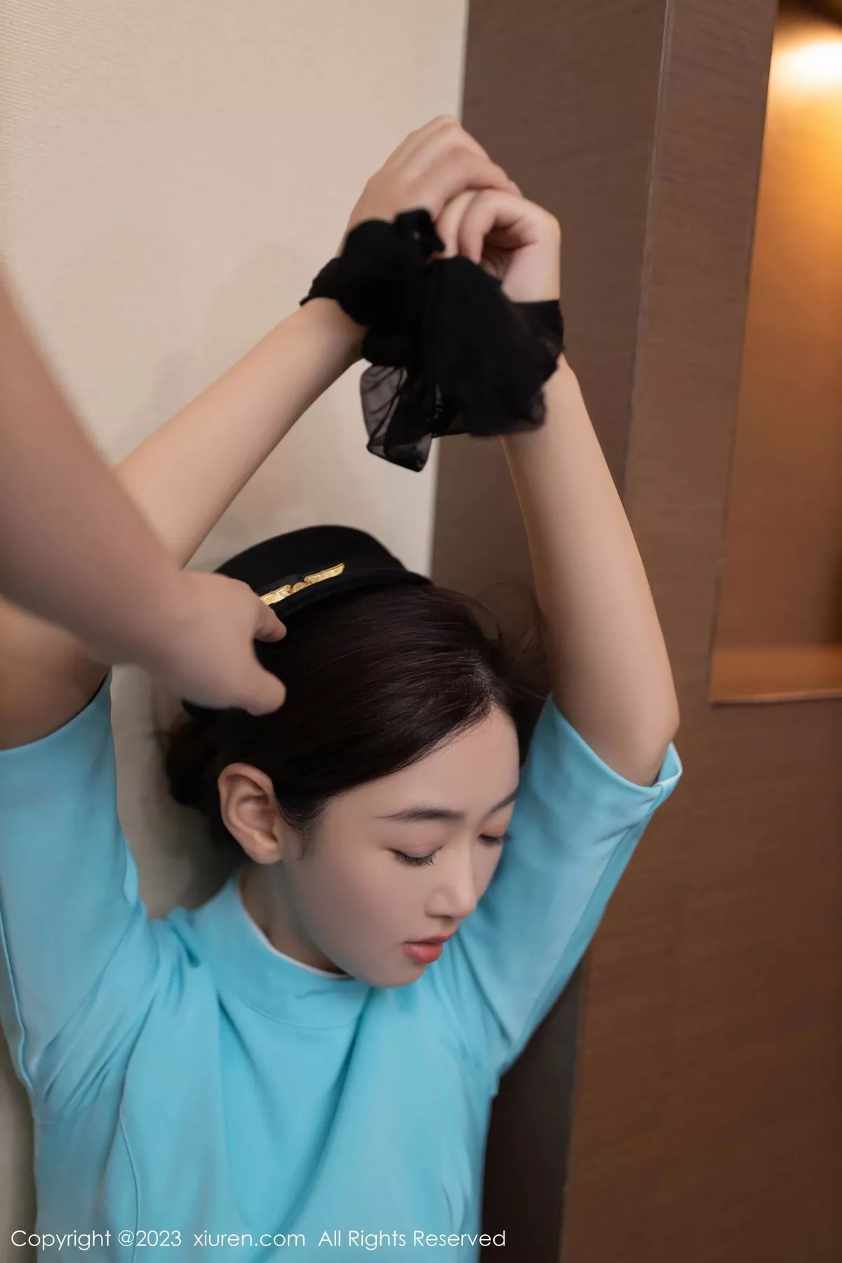 [[XiuRen秀人网]秀人网]No.7516_模特唐安琪蓝色空姐制服露白色蕾丝内衣配超薄黑丝完美诱惑写真80P