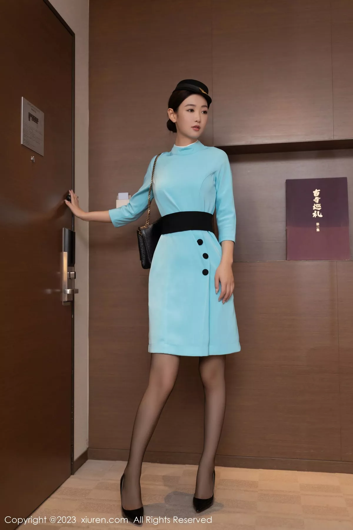 [[XiuRen秀人网]秀人网]No.7516_模特唐安琪蓝色空姐制服露白色蕾丝内衣配超薄黑丝完美诱惑写真80P