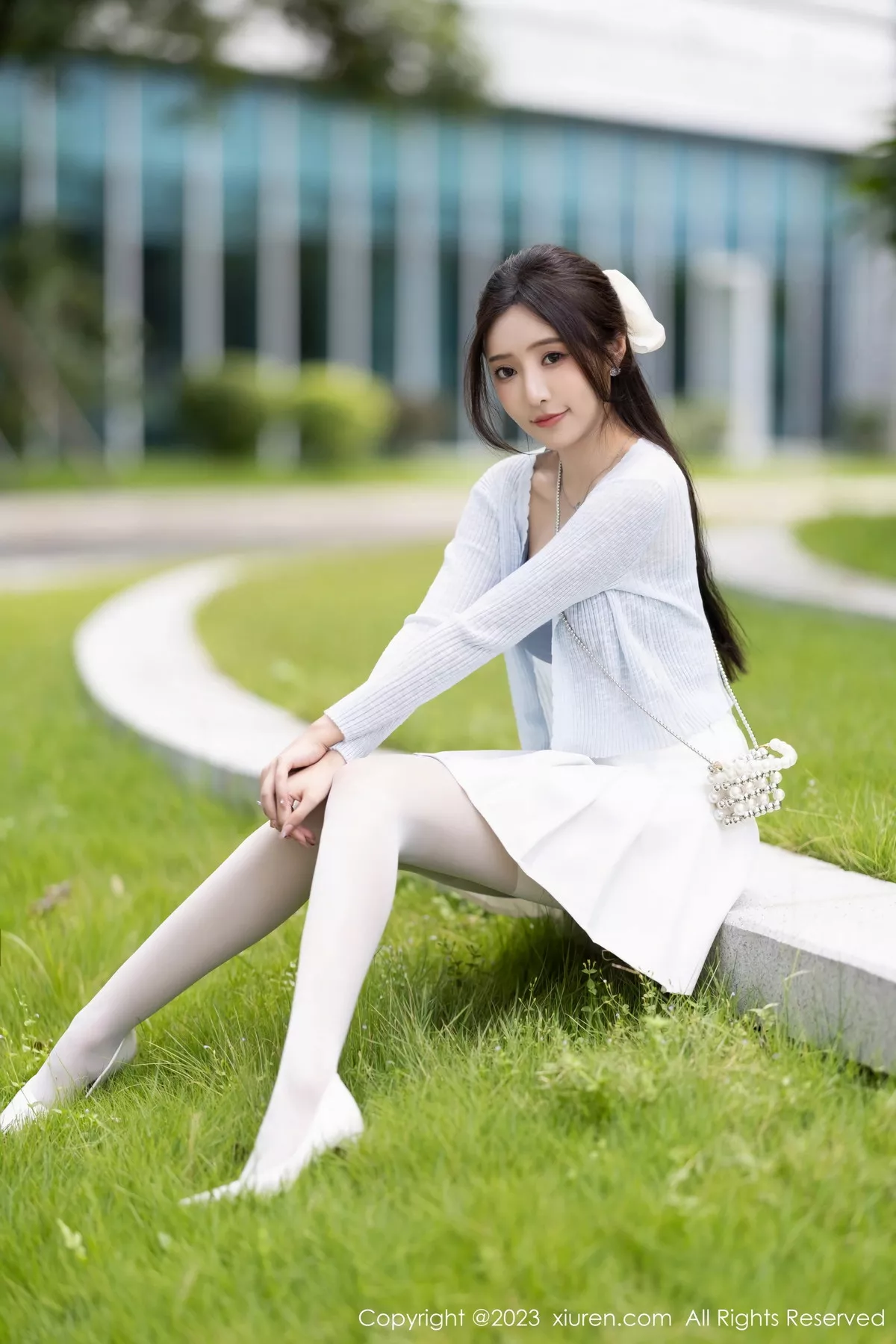 [[XiuRen秀人网]秀人网]No.7515_女神王馨瑶yanni性感浅色服饰配短裙露白丝吊袜秀美腿诱惑写真82P