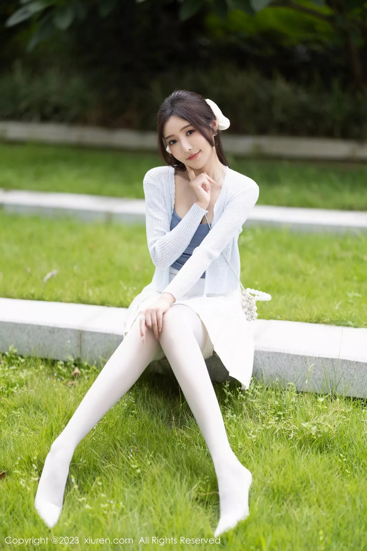 [[XiuRen秀人网]秀人网]No.7515_女神王馨瑶yanni性感浅色服饰配短裙露白丝吊袜秀美腿诱惑写真82P