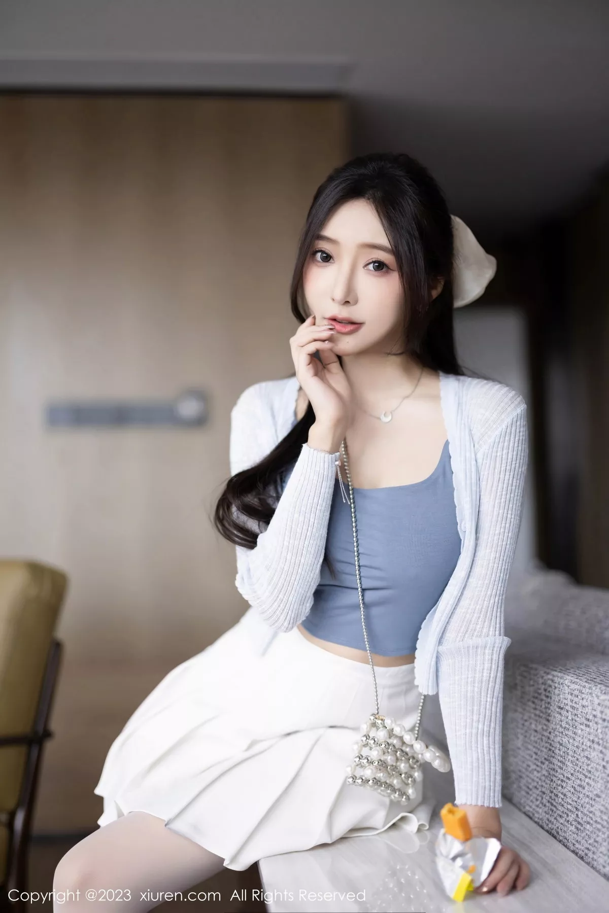 [[XiuRen秀人网]秀人网]No.7515_女神王馨瑶yanni性感浅色服饰配短裙露白丝吊袜秀美腿诱惑写真82P