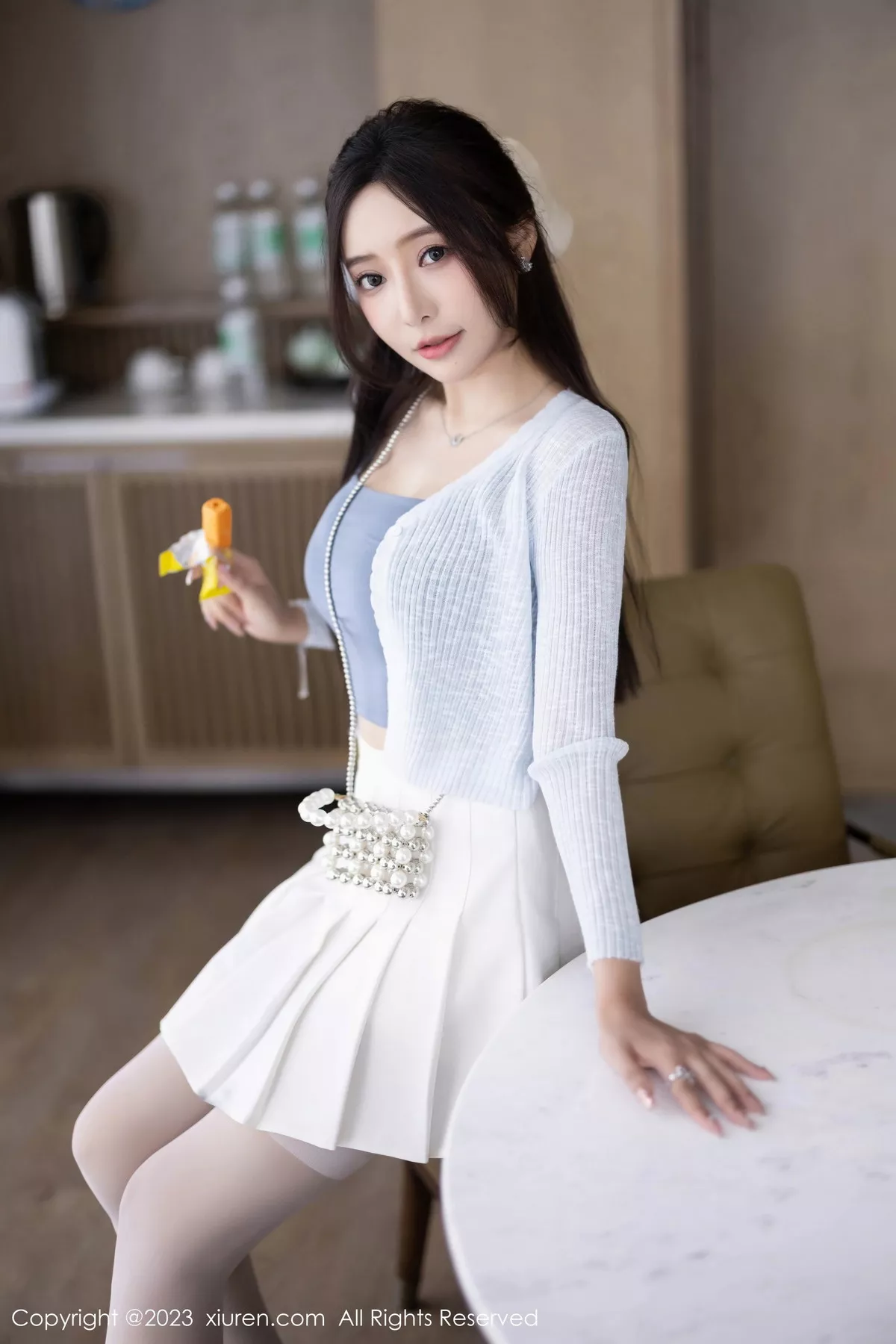 [[XiuRen秀人网]秀人网]No.7515_女神王馨瑶yanni性感浅色服饰配短裙露白丝吊袜秀美腿诱惑写真82P