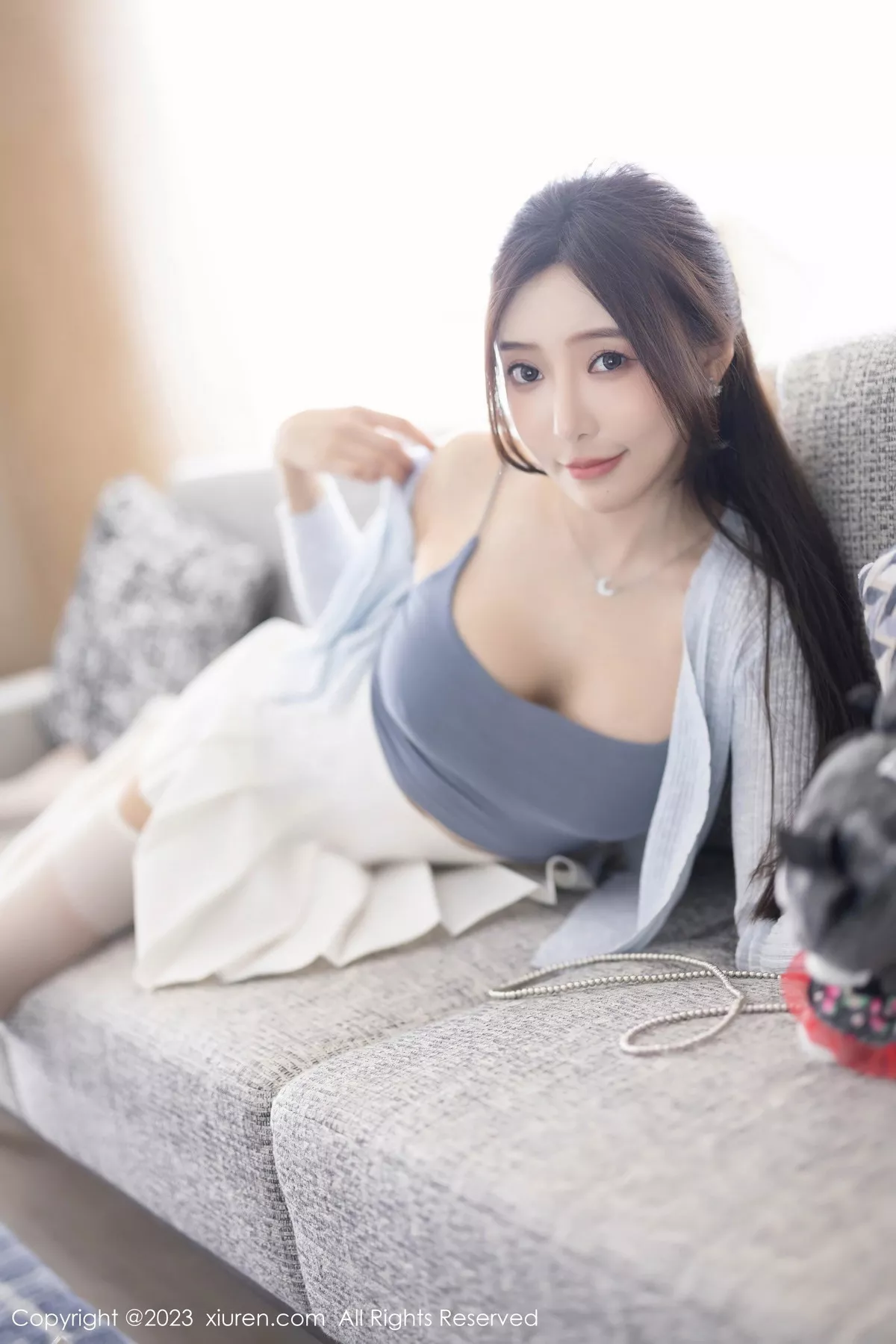 [[XiuRen秀人网]秀人网]No.7515_女神王馨瑶yanni性感浅色服饰配短裙露白丝吊袜秀美腿诱惑写真82P