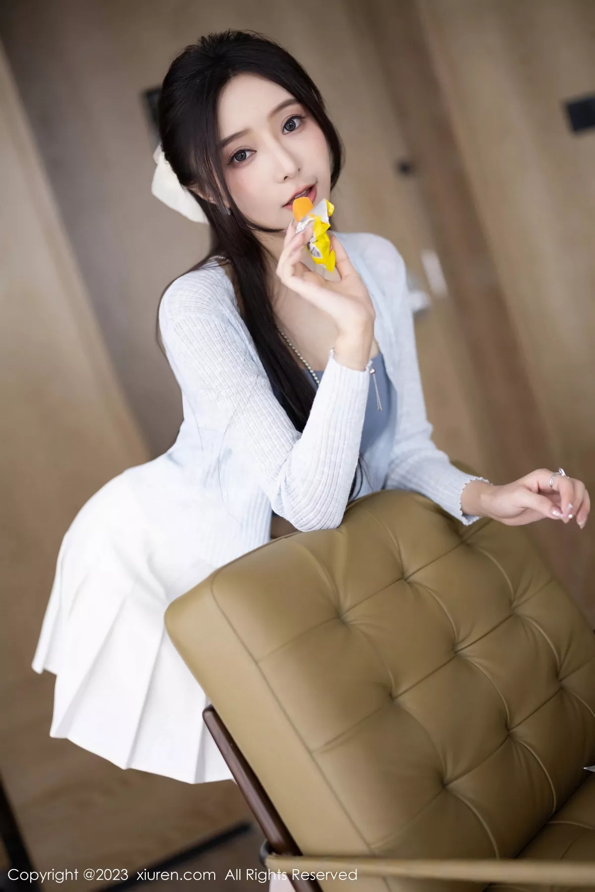 [[XiuRen秀人网]秀人网]No.7515_女神王馨瑶yanni性感浅色服饰配短裙露白丝吊袜秀美腿诱惑写真82P