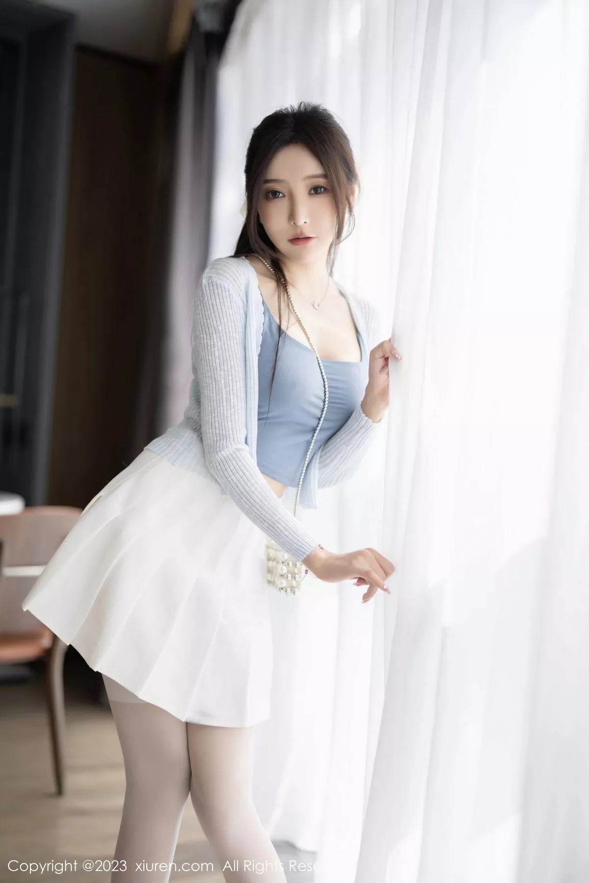 [[XiuRen秀人网]秀人网]No.7515_女神王馨瑶yanni性感浅色服饰配短裙露白丝吊袜秀美腿诱惑写真82P