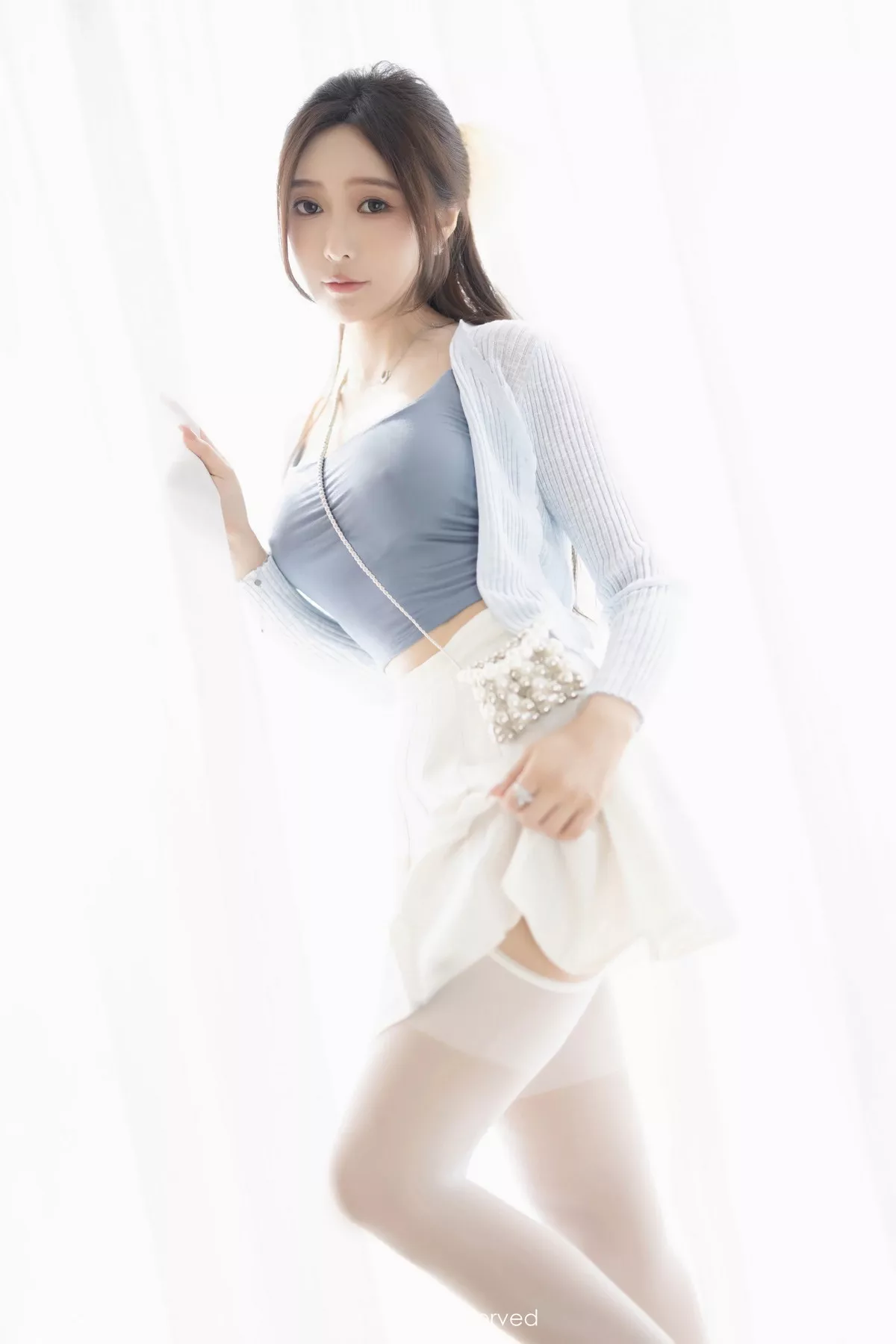 [[XiuRen秀人网]秀人网]No.7515_女神王馨瑶yanni性感浅色服饰配短裙露白丝吊袜秀美腿诱惑写真82P