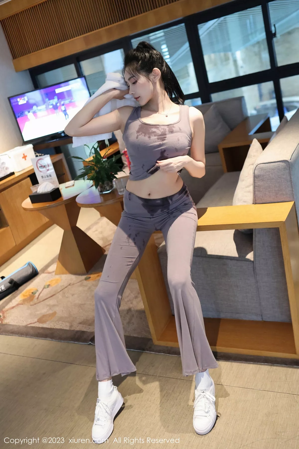 [[XiuRen秀人网]秀人网]No.7512_模特草莓mm性感灰色运动服露粉色内衣秀曼妙身姿迷人诱惑写真71P