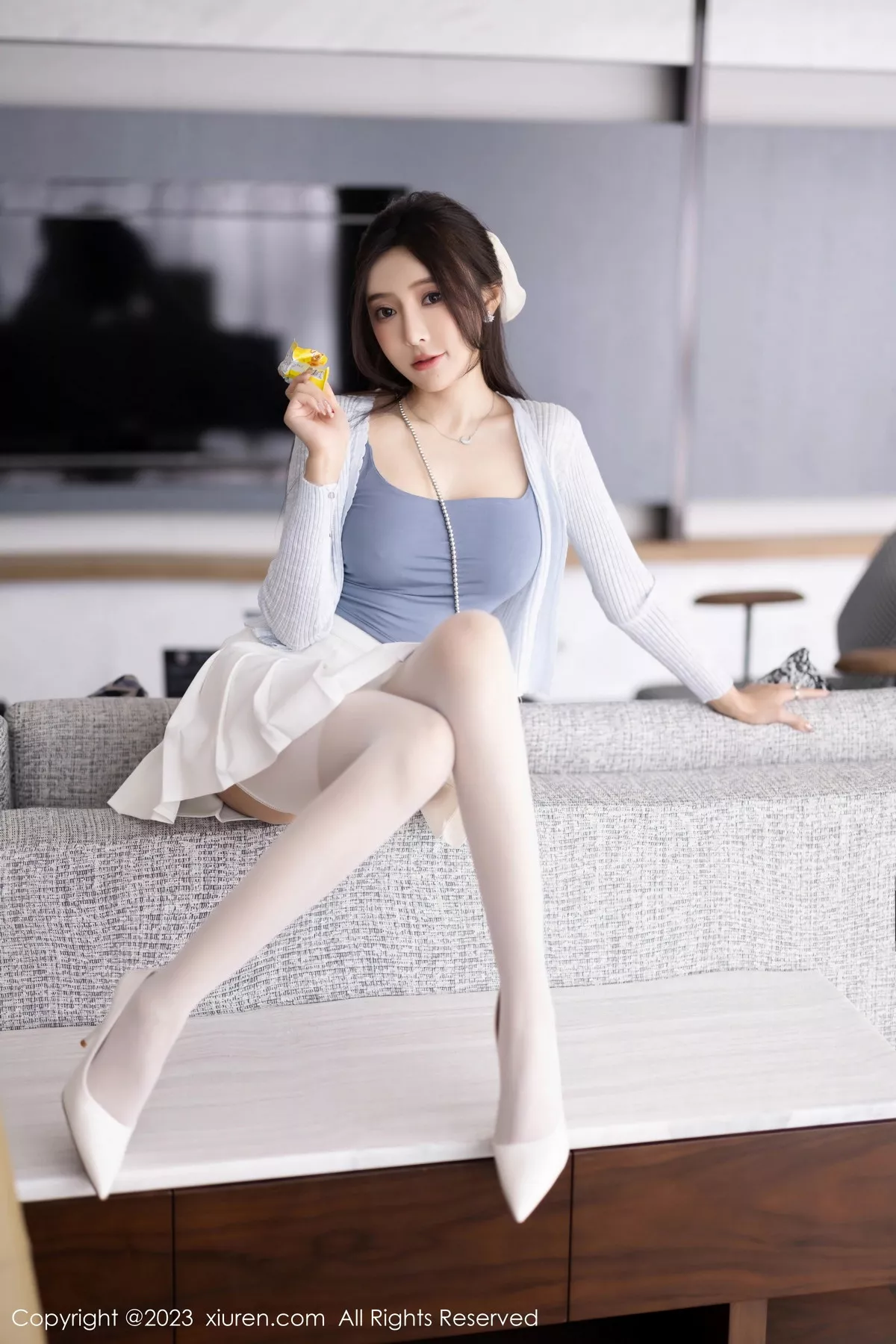 [[XiuRen秀人网]秀人网]No.7515_女神王馨瑶yanni性感浅色服饰配短裙露白丝吊袜秀美腿诱惑写真82P