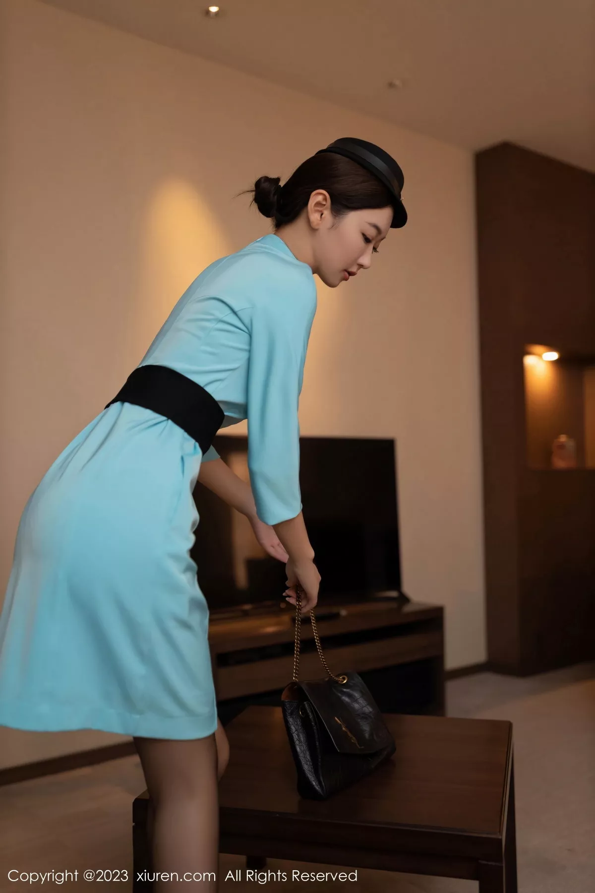 [[XiuRen秀人网]秀人网]No.7516_模特唐安琪蓝色空姐制服露白色蕾丝内衣配超薄黑丝完美诱惑写真80P