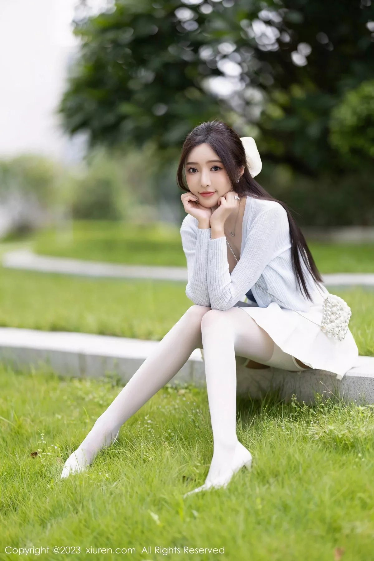 [[XiuRen秀人网]秀人网]No.7515_女神王馨瑶yanni性感浅色服饰配短裙露白丝吊袜秀美腿诱惑写真82P