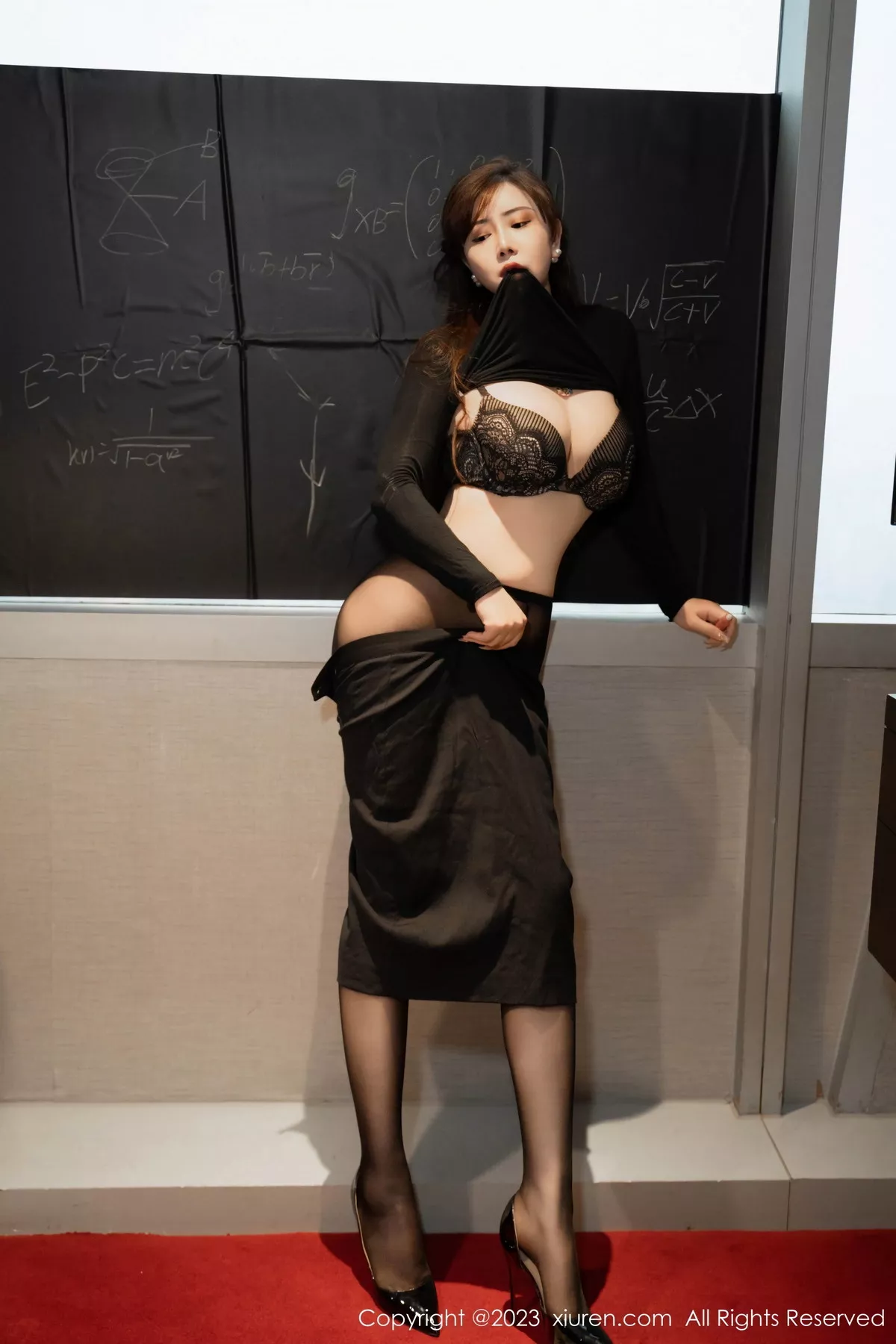 [[XiuRen秀人网]秀人网]No.7513_模特王婉悠Queen黑色蕾丝内衣配超薄黑丝秀丰满身材诱惑写真60P