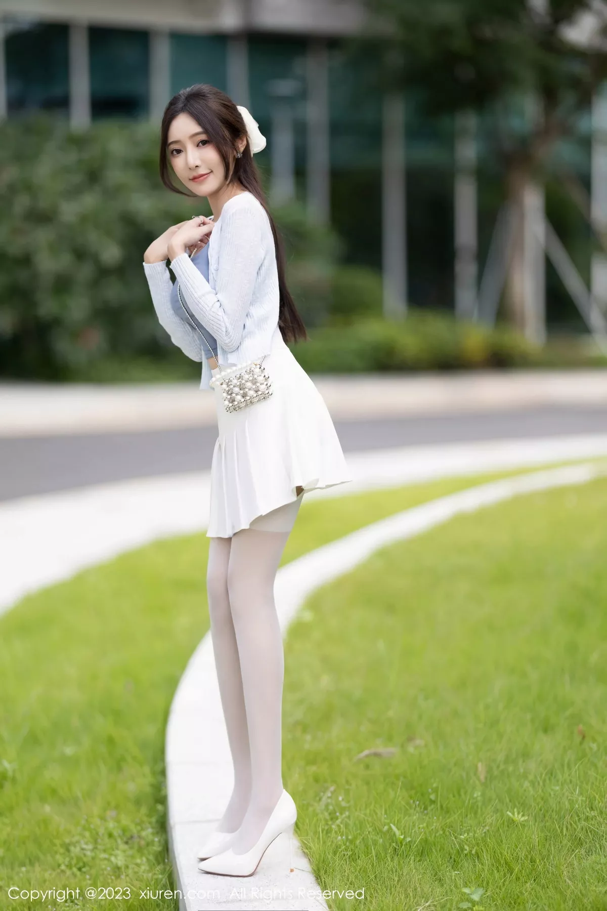 [[XiuRen秀人网]秀人网]No.7515_女神王馨瑶yanni性感浅色服饰配短裙露白丝吊袜秀美腿诱惑写真82P