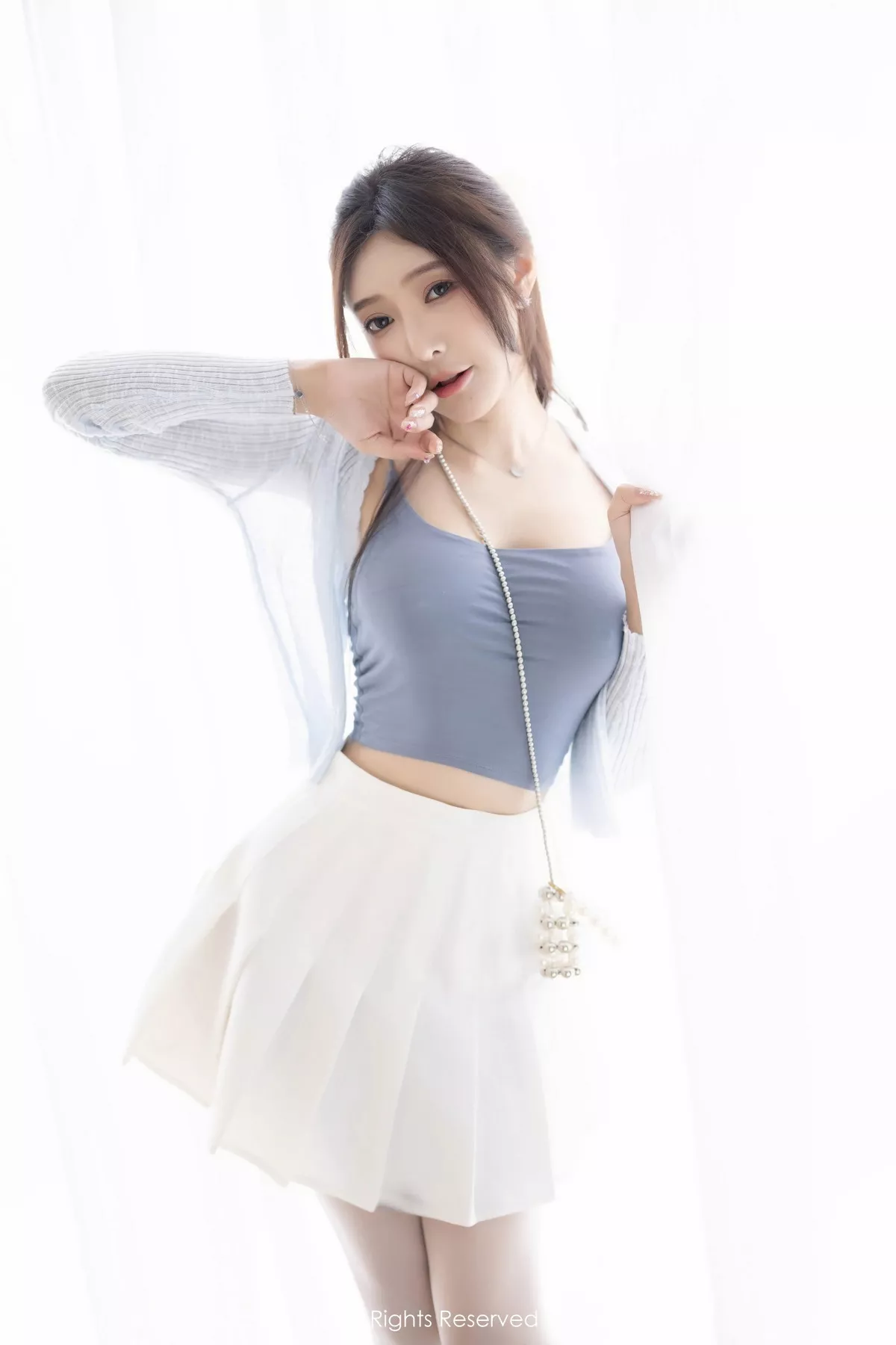 [[XiuRen秀人网]秀人网]No.7515_女神王馨瑶yanni性感浅色服饰配短裙露白丝吊袜秀美腿诱惑写真82P