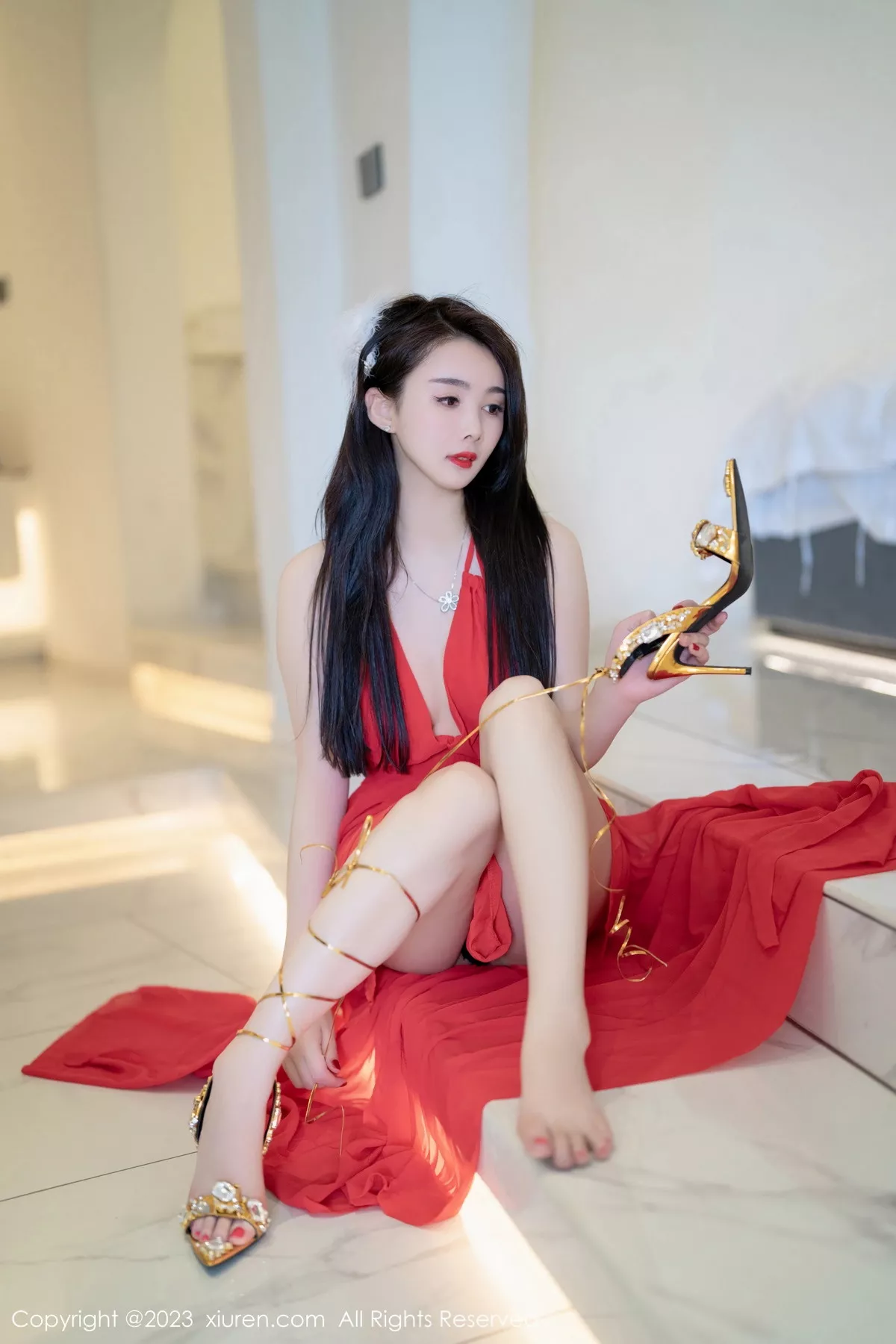 [[XiuRen秀人网]秀人网]No.7517_模特Summer宝宝红色露肩连衣长裙配肉丝袜秀曼妙身姿诱惑写真62P