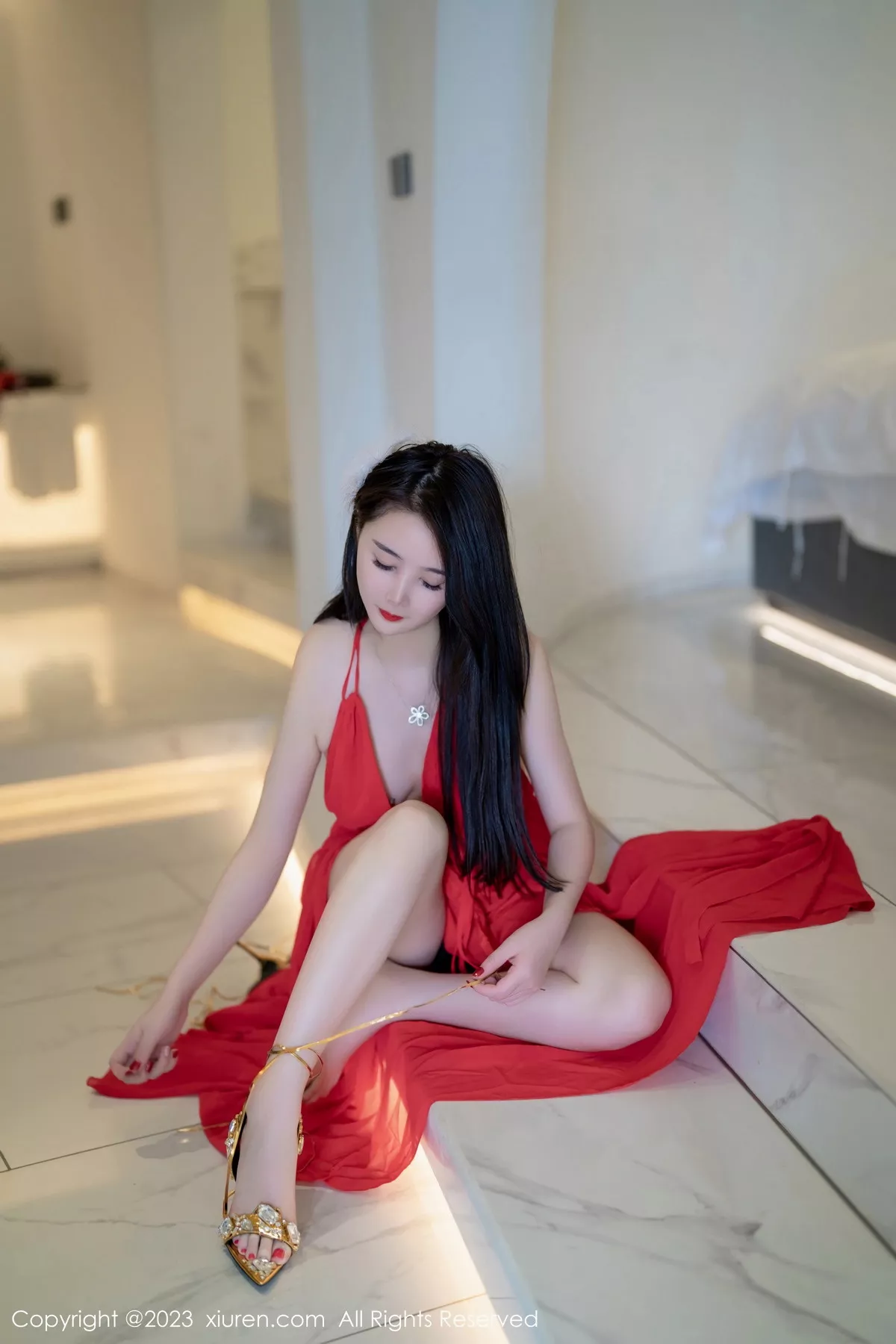 [[XiuRen秀人网]秀人网]No.7517_模特Summer宝宝红色露肩连衣长裙配肉丝袜秀曼妙身姿诱惑写真62P