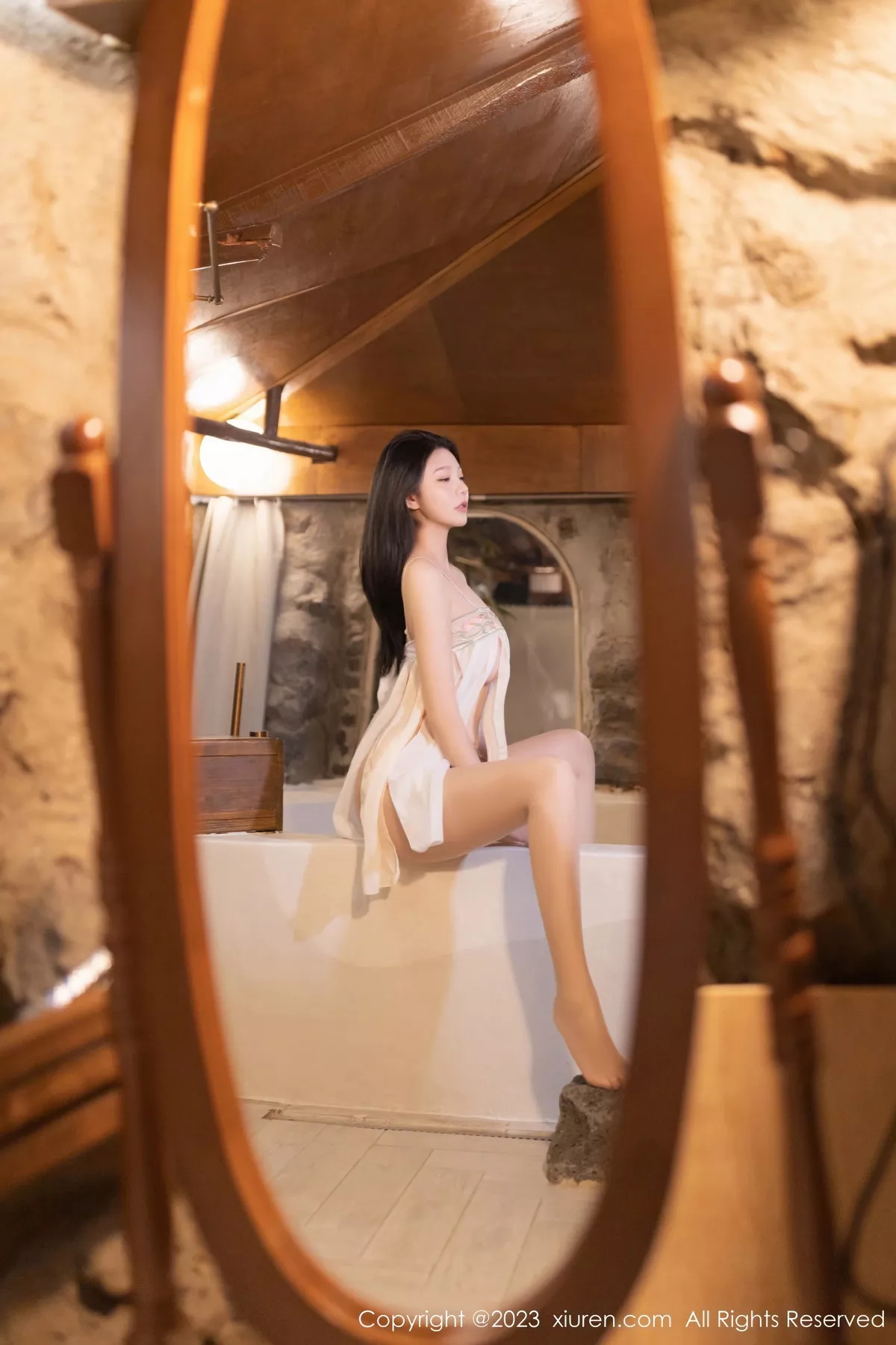 [[XiuRen秀人网]秀人网]No.7520_模特安然anran白色轻透薄纱服饰配原色丝袜秀惹火身材诱惑写真79P