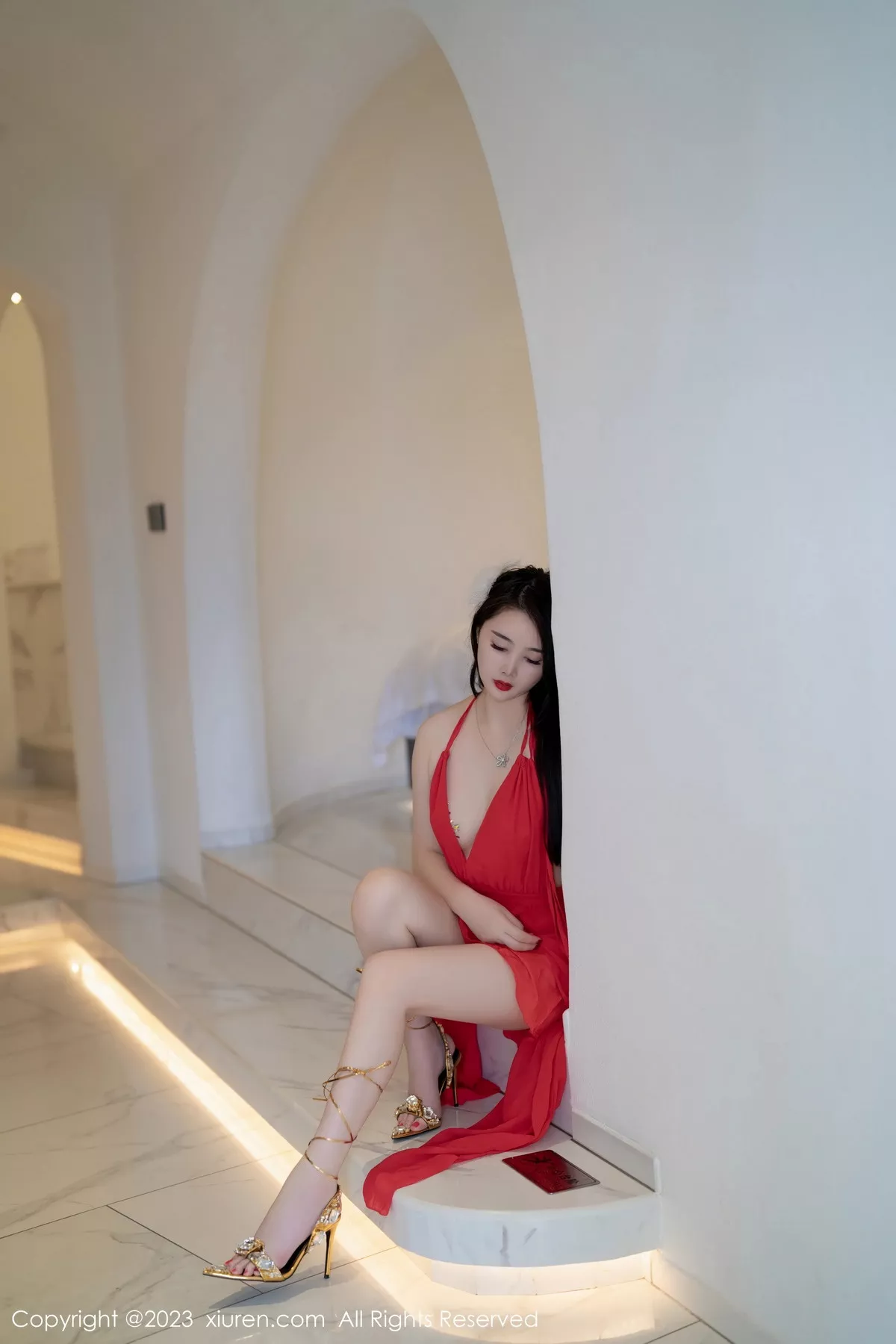 [[XiuRen秀人网]秀人网]No.7517_模特Summer宝宝红色露肩连衣长裙配肉丝袜秀曼妙身姿诱惑写真62P