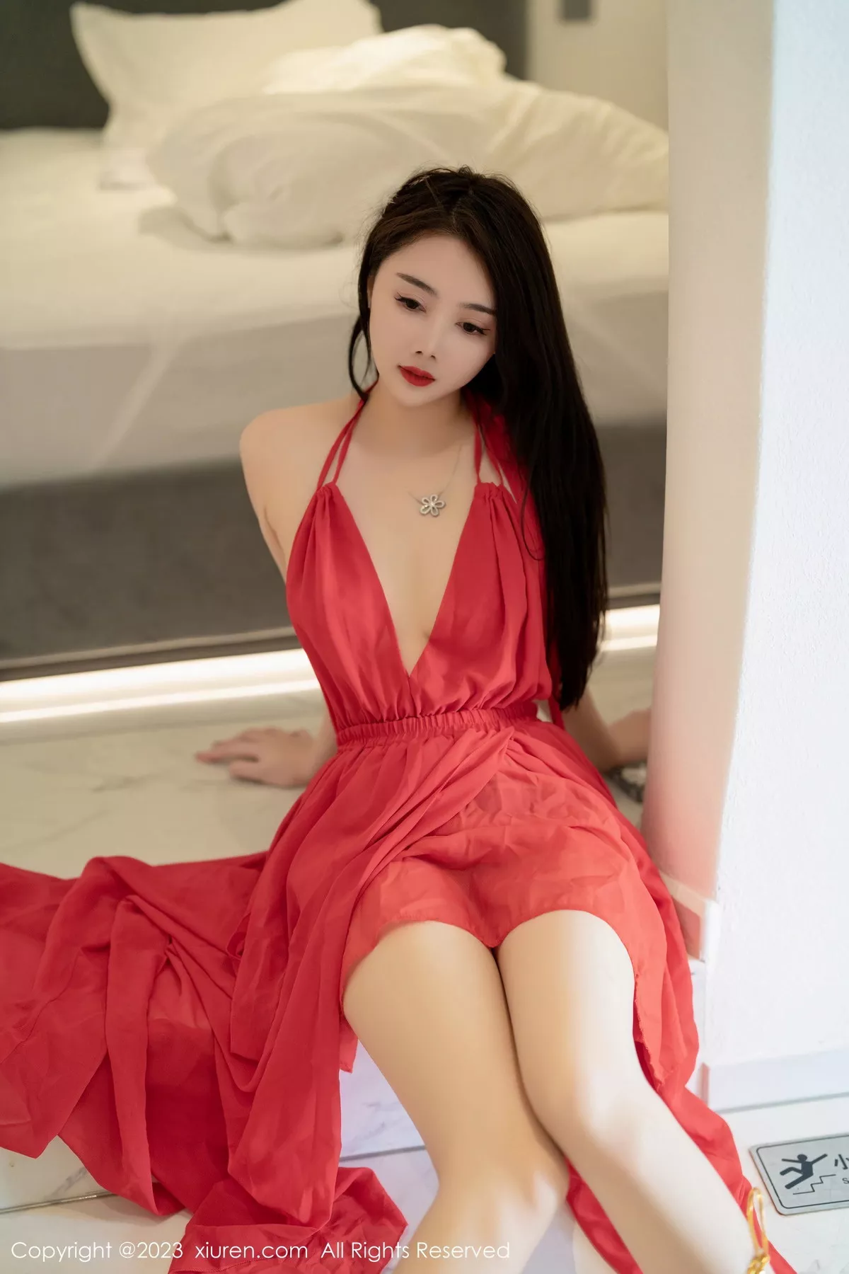 [[XiuRen秀人网]秀人网]No.7517_模特Summer宝宝红色露肩连衣长裙配肉丝袜秀曼妙身姿诱惑写真62P