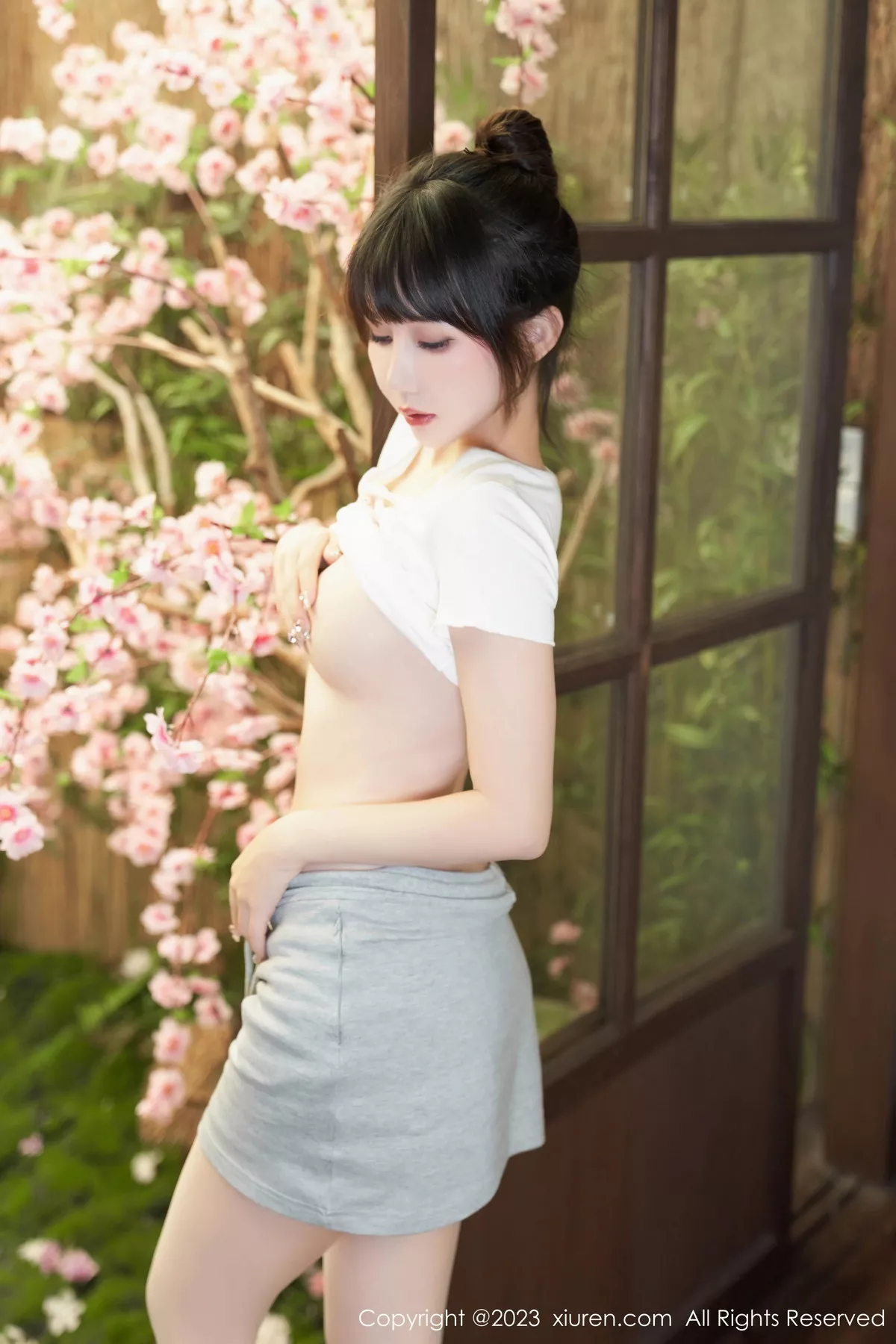 [[XiuRen秀人网]秀人网]No.7519_模特波巧酱性感白色短T配灰色短裙露超薄肉丝秀美腿诱惑写真88P