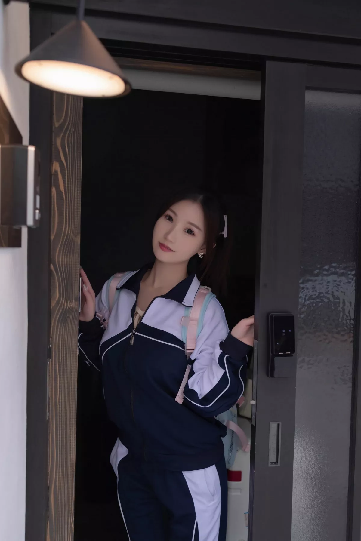 [[XiuRen秀人网]秀人网]No.7528_模特杏子Yada脱普蓝色学妹制服露白色内衣秀曼妙身姿诱惑写真89P