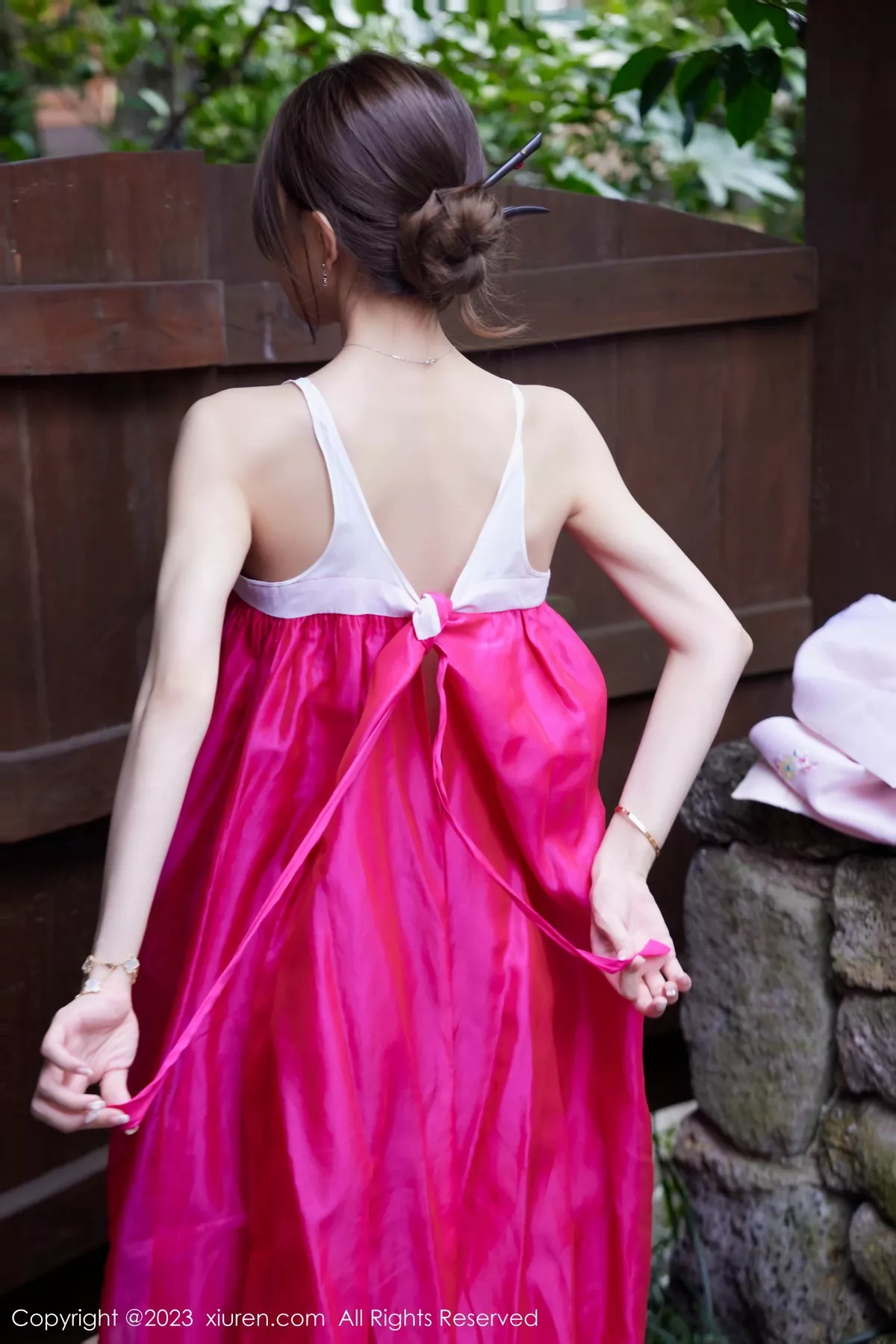 [[XiuRen秀人网]秀人网]No.7522_模特tina_甜仔性感红色大长今服饰半脱秀凹凸身材惹火诱惑写真58P