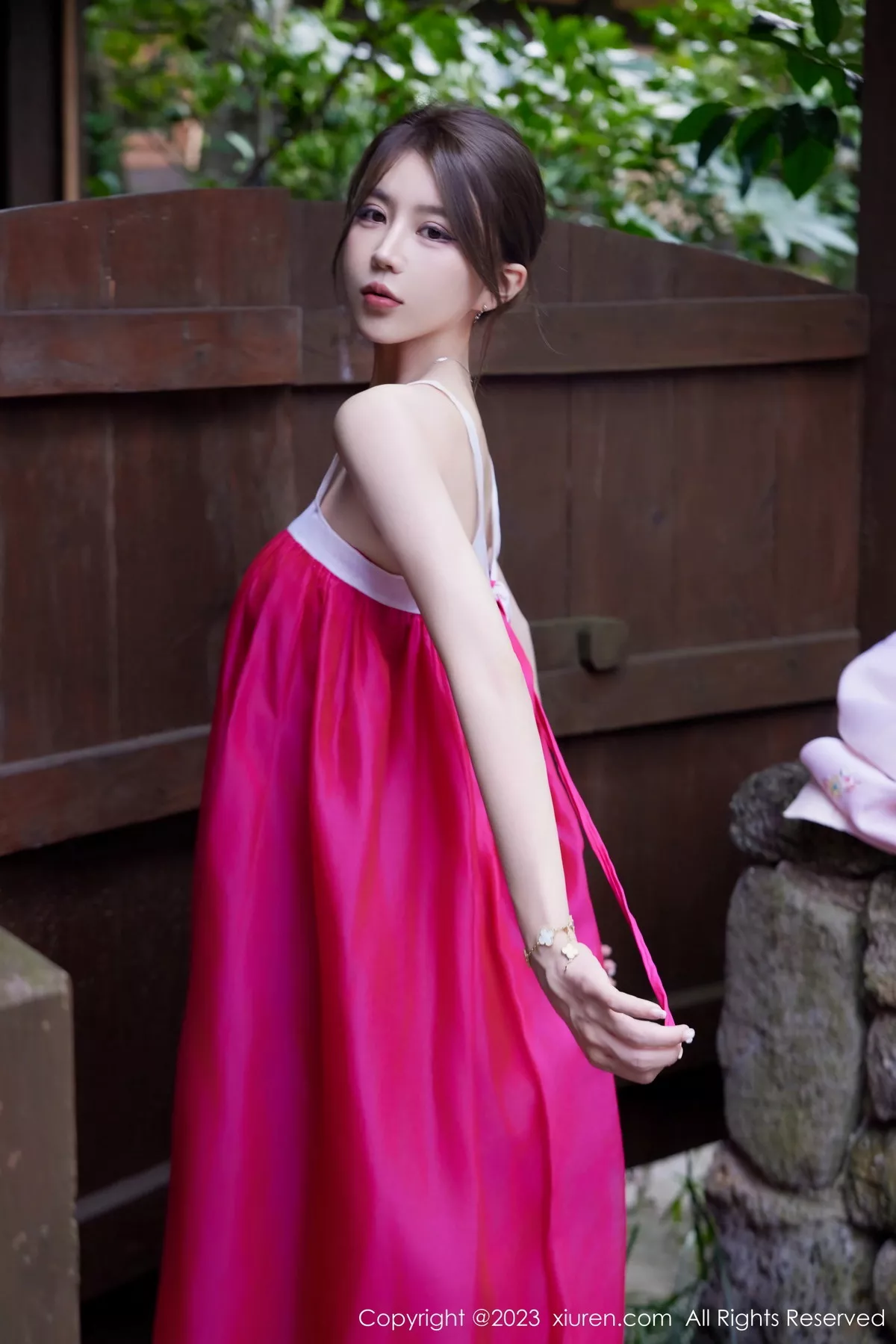 [[XiuRen秀人网]秀人网]No.7522_模特tina_甜仔性感红色大长今服饰半脱秀凹凸身材惹火诱惑写真58P