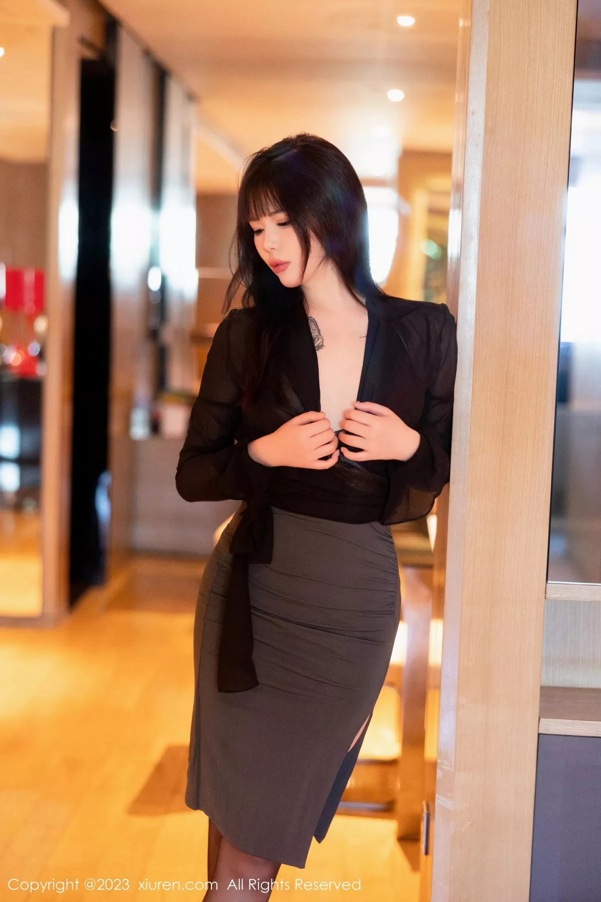 [[XiuRen秀人网]秀人网]No.7523_模特Arude薇薇性感红色蕾丝情趣内衣配黑丝吊袜极致魅惑写真83P