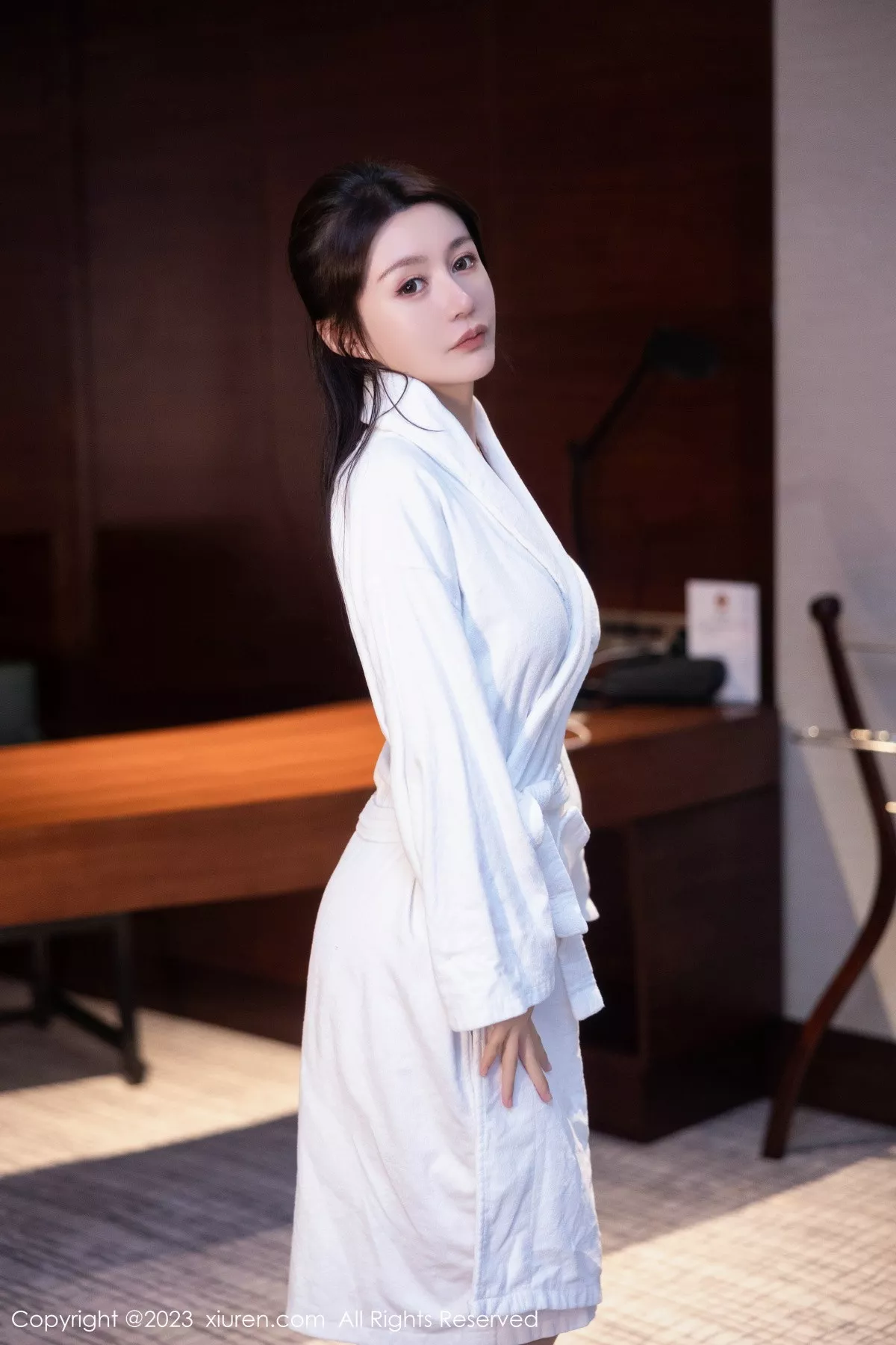 [[XiuRen秀人网]秀人网]No.7579_模特合集女神幼幼＆唐宁宁浴室性感白色浴袍秀惹火身材诱惑写真73P