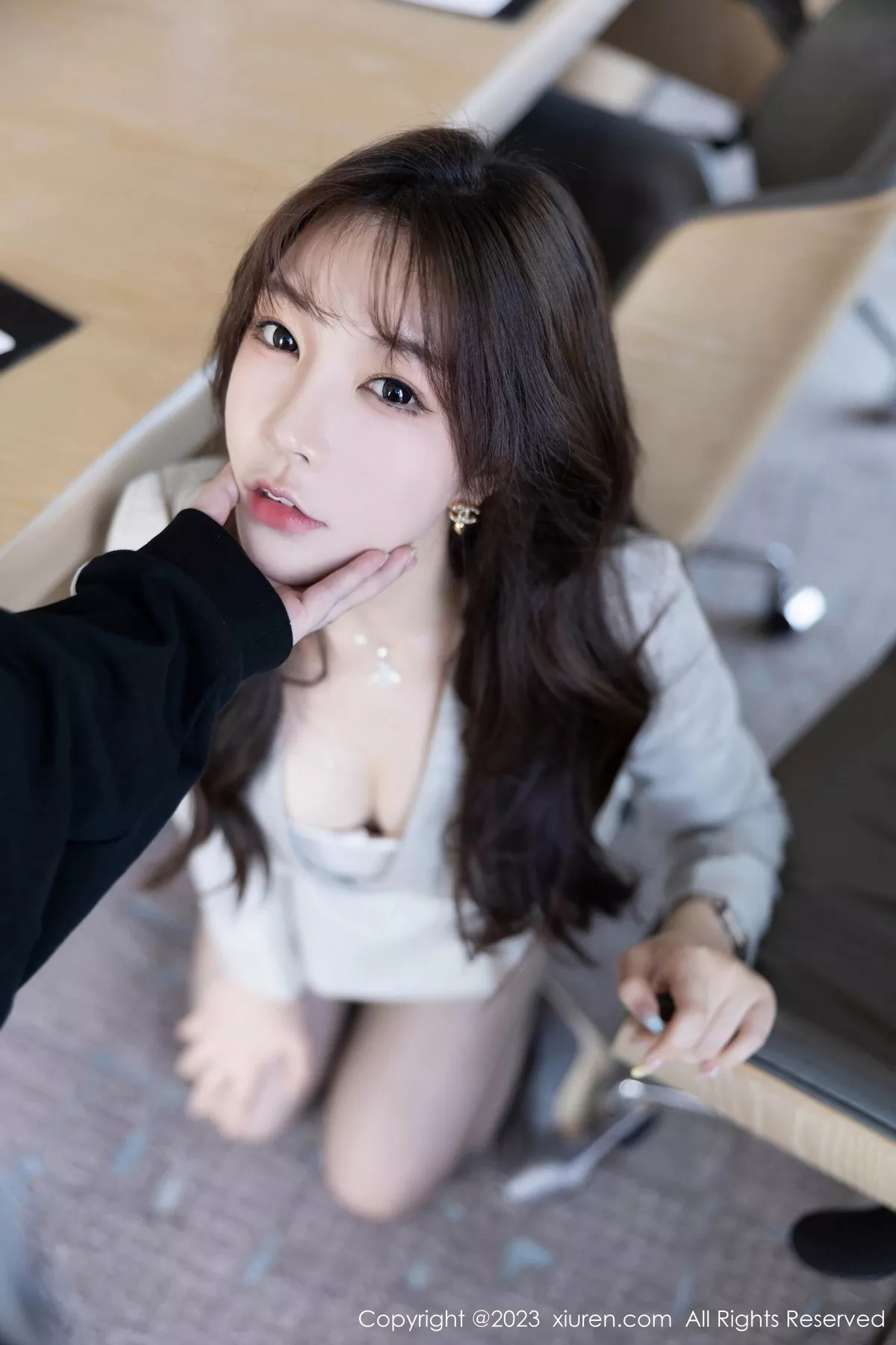 [[XiuRen秀人网]秀人网]No.7577_女神徐莉芝Booty性感职员Ol短裙露超薄黑丝秀曼妙身姿诱惑写真102P