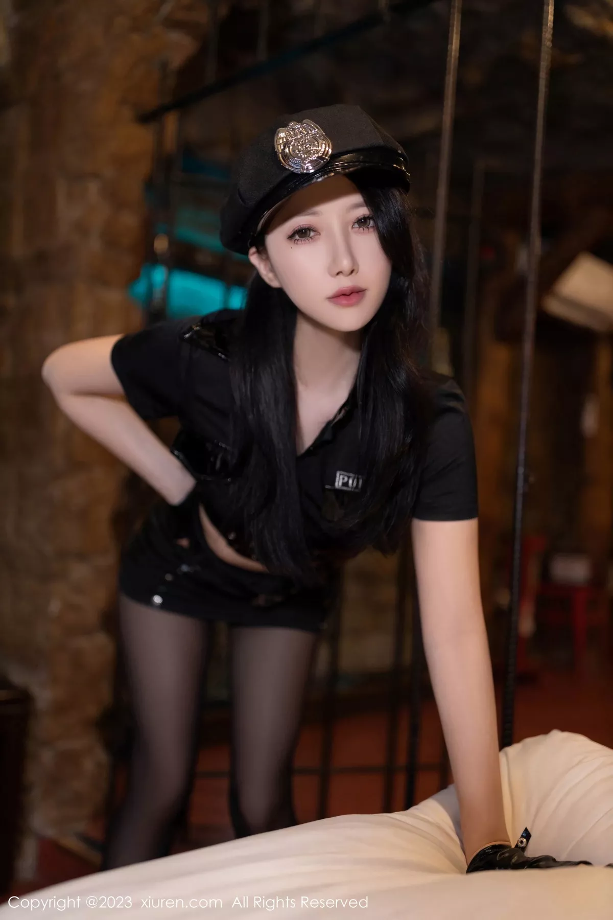 [[XiuRen秀人网]秀人网]No.7576_模特鱼子酱Fish性感黑色服饰配超薄破烂黑丝秀曼妙身姿诱惑写真84P