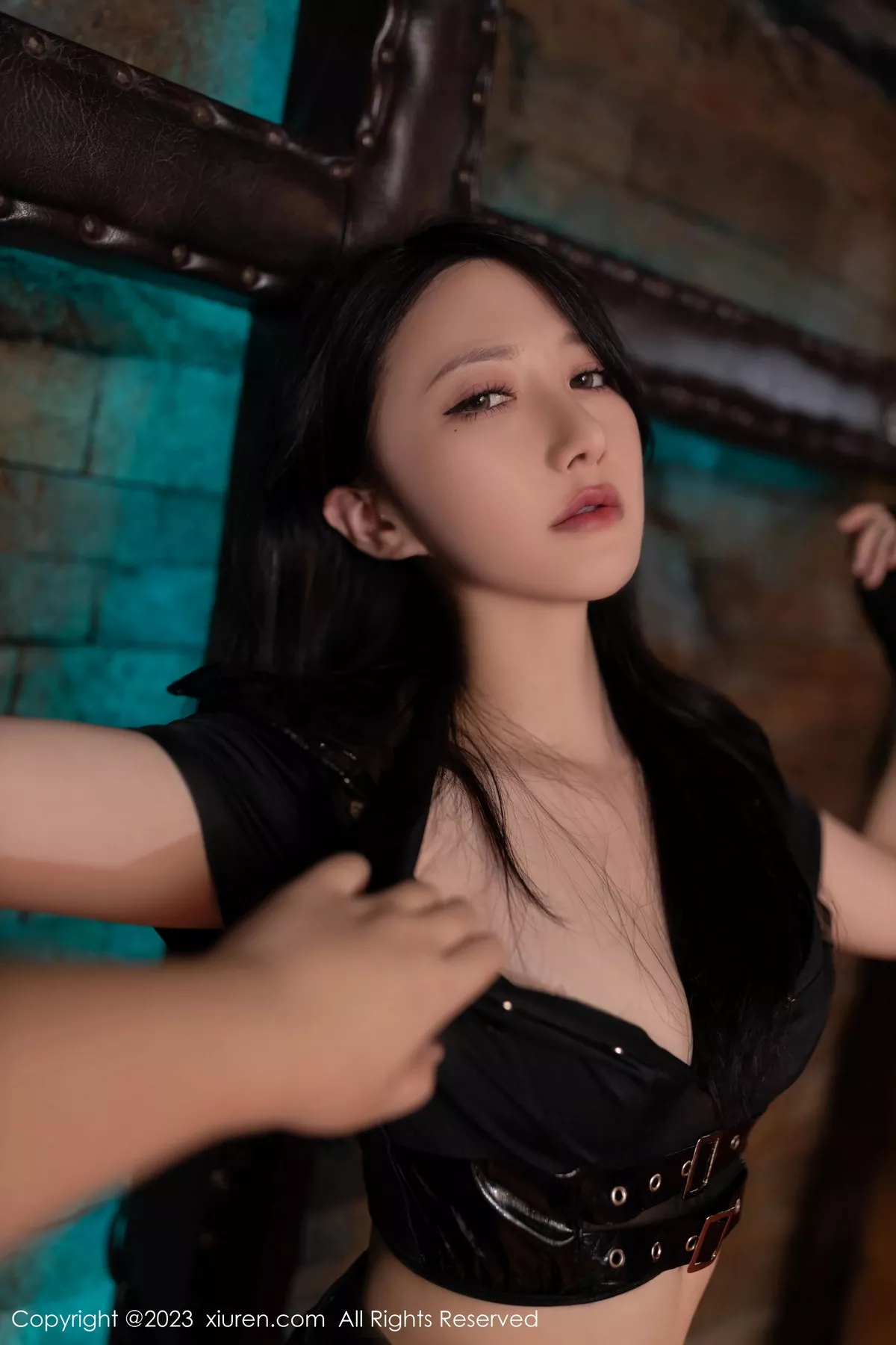 [[XiuRen秀人网]秀人网]No.7576_模特鱼子酱Fish性感黑色服饰配超薄破烂黑丝秀曼妙身姿诱惑写真84P