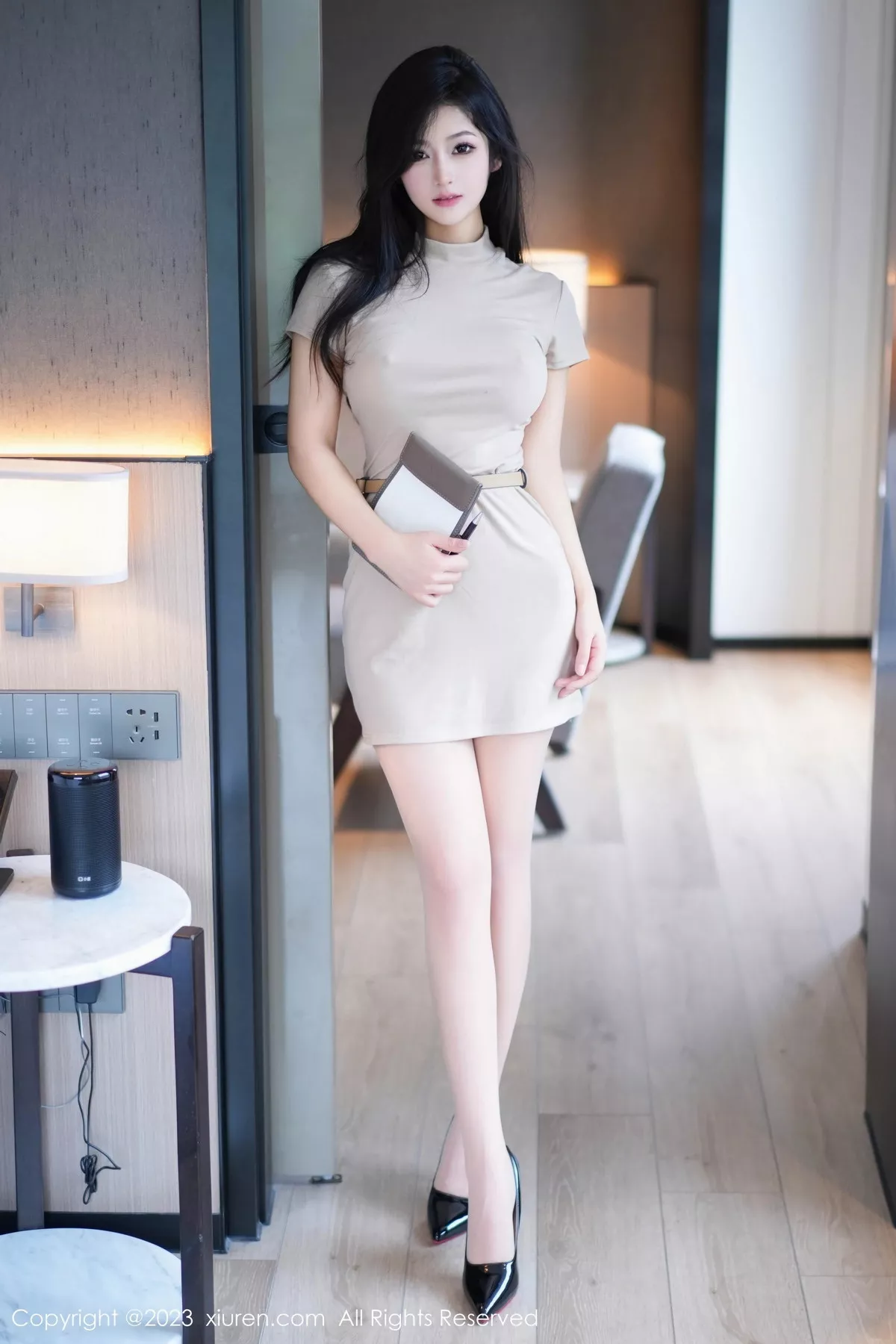 [[XiuRen秀人网]秀人网]No.7572_模特谭小灵性感杏色连衣短裙配超薄无内肉丝秀惹火身材诱惑写真81P