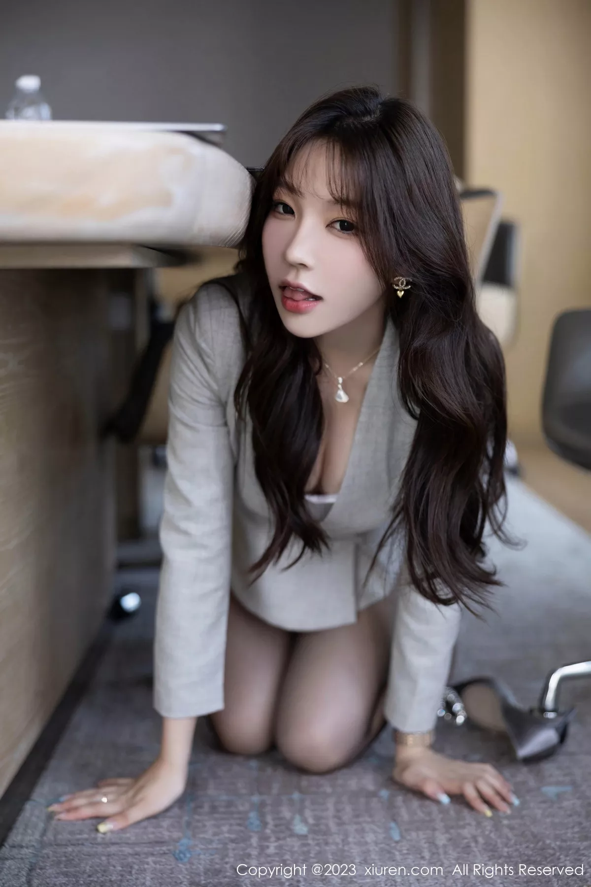 [[XiuRen秀人网]秀人网]No.7577_女神徐莉芝Booty性感职员Ol短裙露超薄黑丝秀曼妙身姿诱惑写真102P