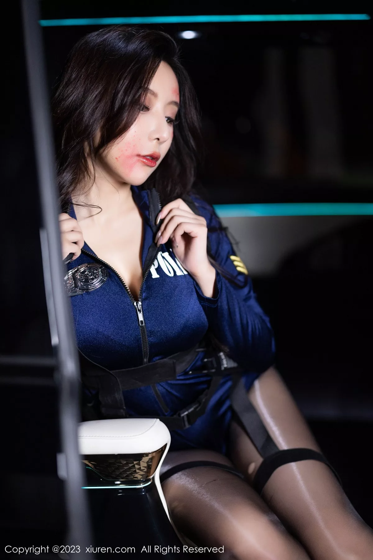 [[XiuRen秀人网]秀人网]No.7584_女神王馨瑶yanni性感蓝色情趣服配闪亮黑丝秀惹火身材诱惑写真83P