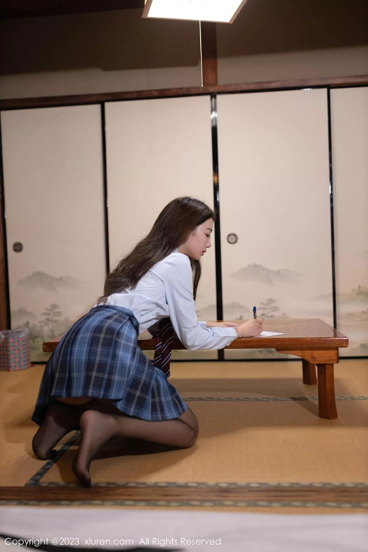 [[XiuRen秀人网]秀人网]No.7585_模特唐安琪性感白T配格子裙露紫色蕾丝内衣秀完美身材诱惑写真78P