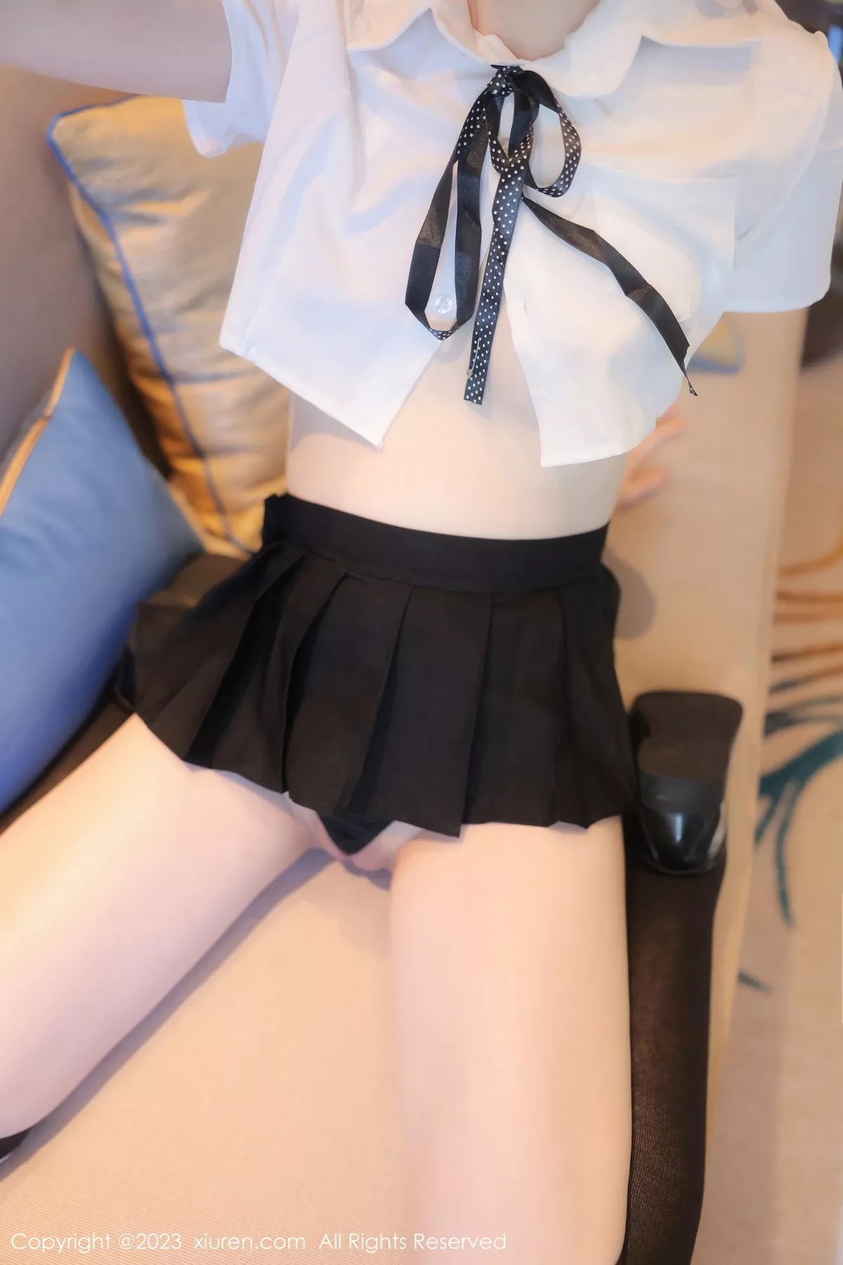 [[XiuRen秀人网]秀人网]No.7534_模特林悠悠性感短款白T配黑色短裙半撩秀翘臀美腿惹火诱惑写真81P