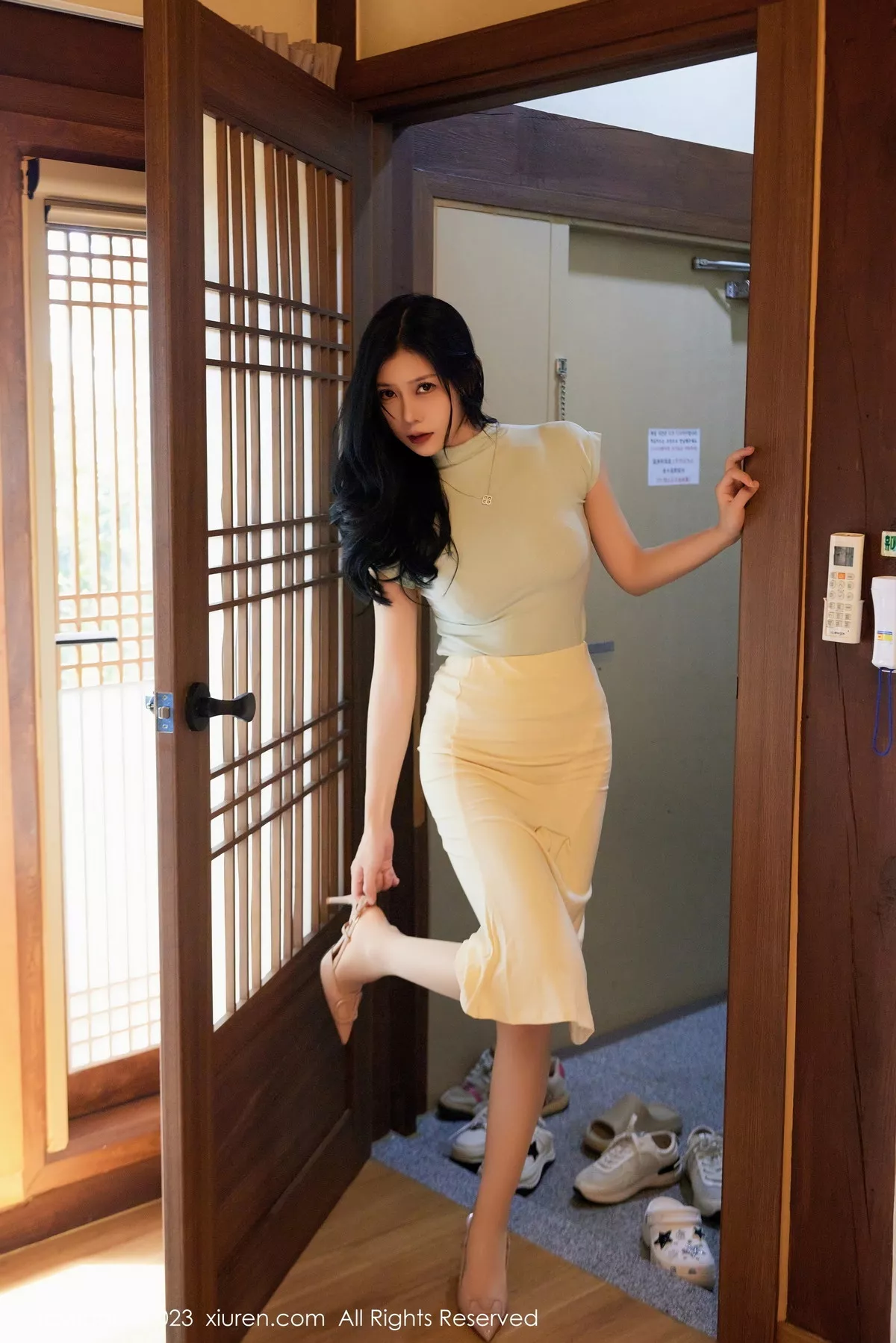 [[XiuRen秀人网]秀人网]No.7531_模特尹甜甜淡蓝色上衣配白色长裙露性感浅色内衣完美诱惑写真63P