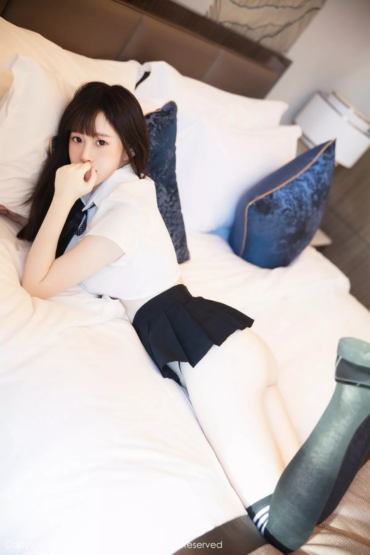 [[XiuRen秀人网]秀人网]No.7534_模特林悠悠性感短款白T配黑色短裙半撩秀翘臀美腿惹火诱惑写真81P