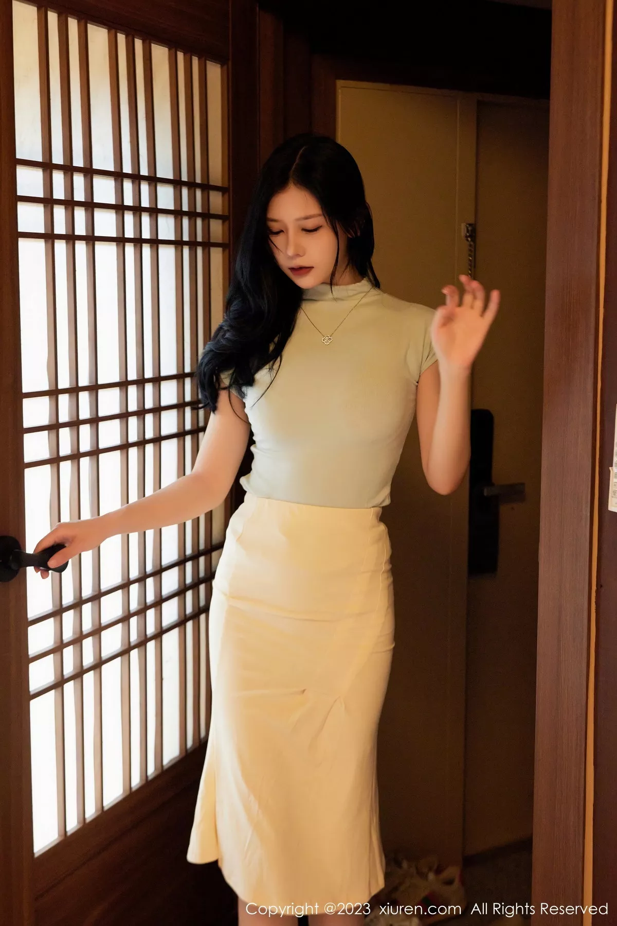 [[XiuRen秀人网]秀人网]No.7531_模特尹甜甜淡蓝色上衣配白色长裙露性感浅色内衣完美诱惑写真63P