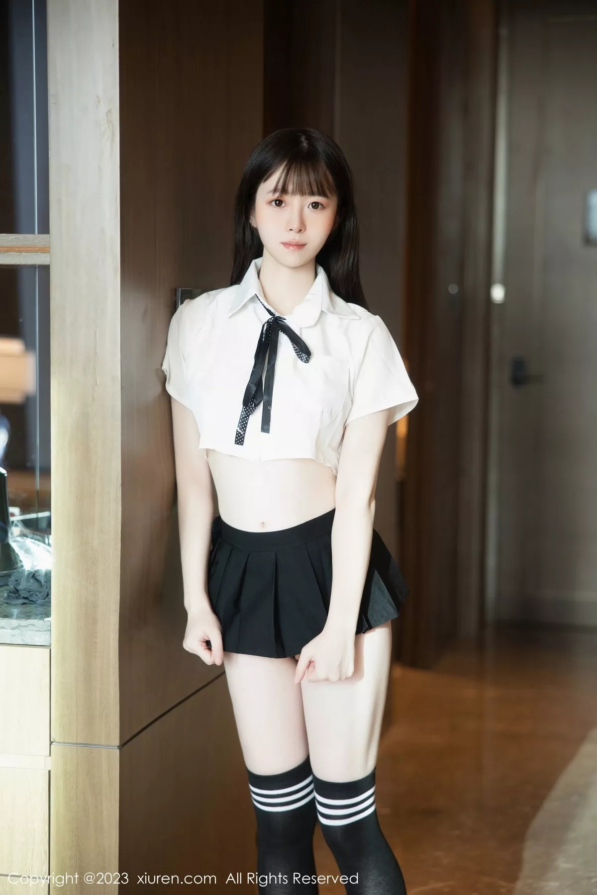 [[XiuRen秀人网]秀人网]No.7534_模特林悠悠性感短款白T配黑色短裙半撩秀翘臀美腿惹火诱惑写真81P