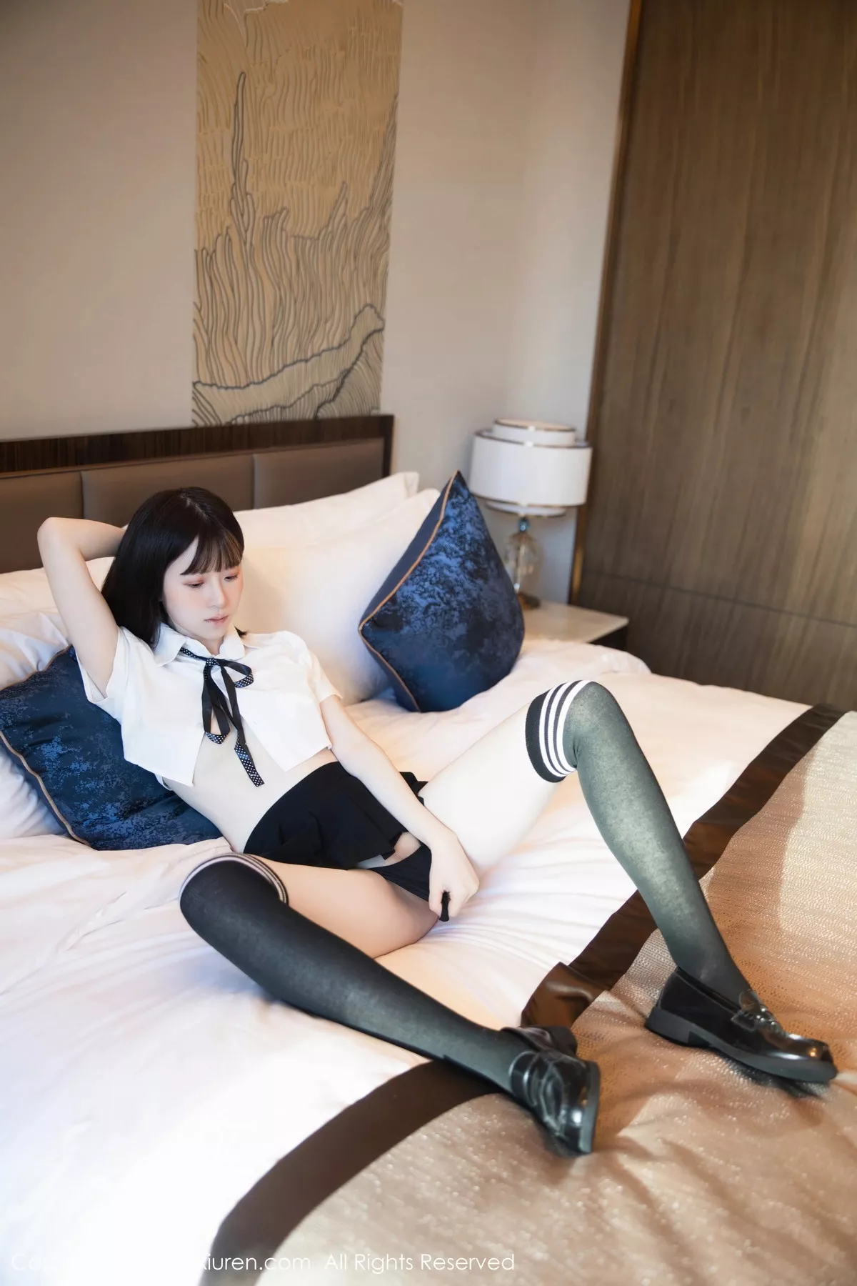 [[XiuRen秀人网]秀人网]No.7534_模特林悠悠性感短款白T配黑色短裙半撩秀翘臀美腿惹火诱惑写真81P