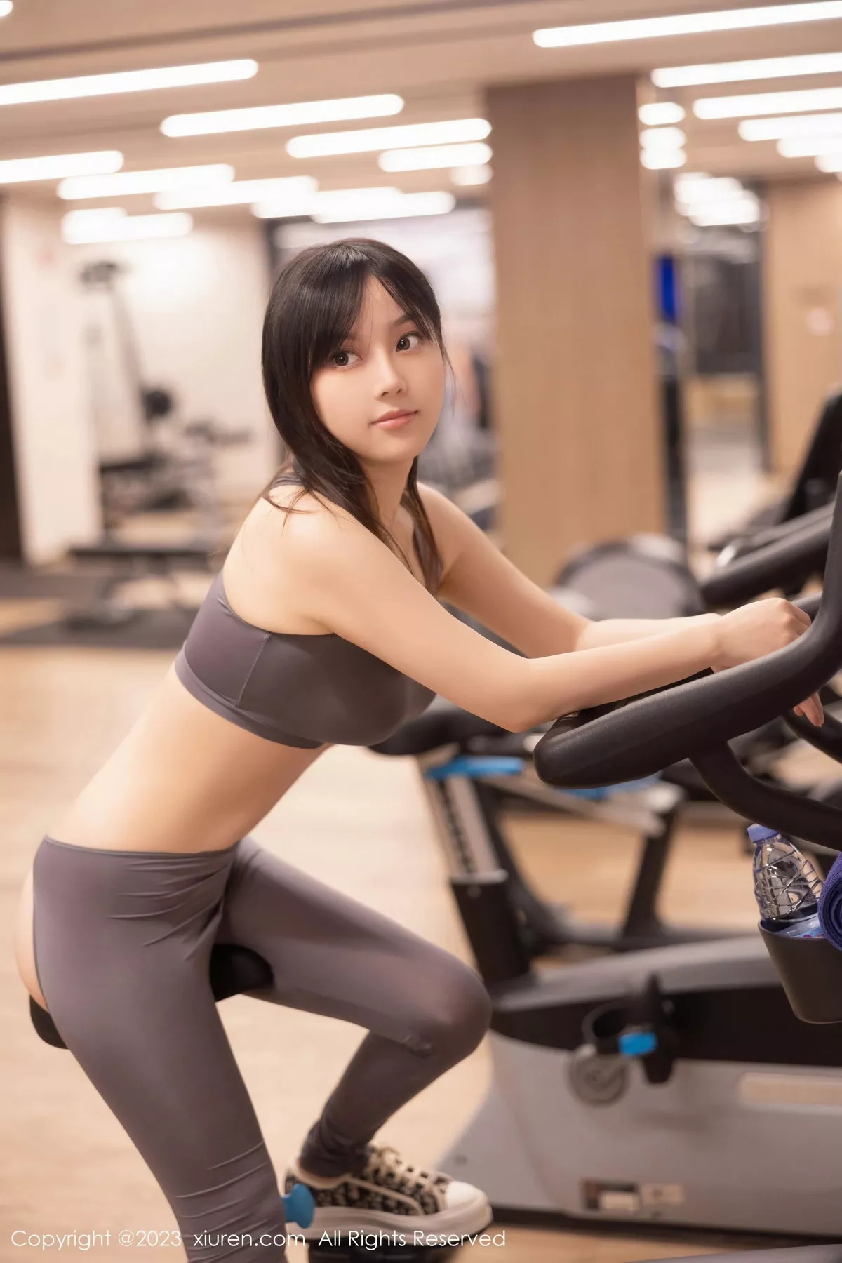 [[XiuRen秀人网]秀人网]No.7543_模特豆瓣酱健身房性感灰色运动瑜伽服紧身秀丰满身材诱惑写真82P