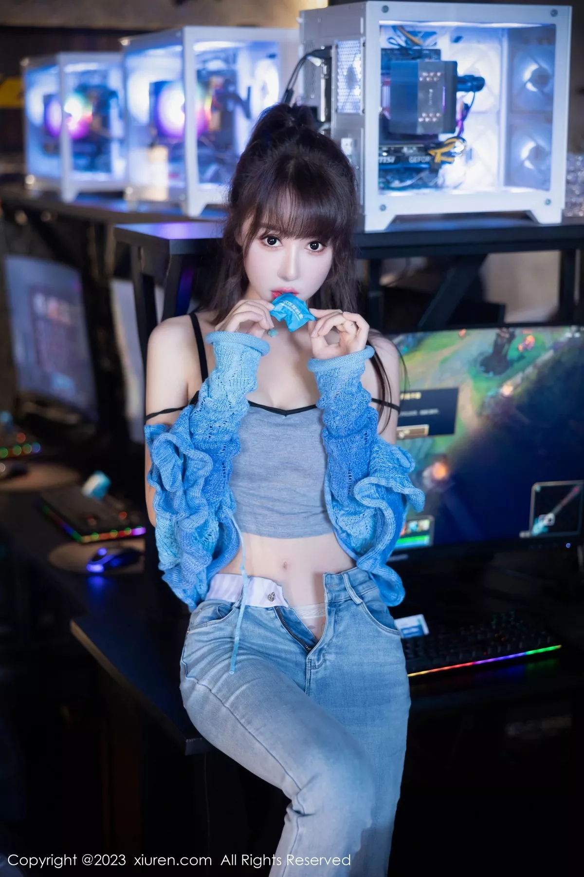 [[XiuRen秀人网]秀人网]No.7540_模特白笑笑性感蓝色衣露灰色内衣配牛仔裤秀曼妙身姿诱惑写真80P