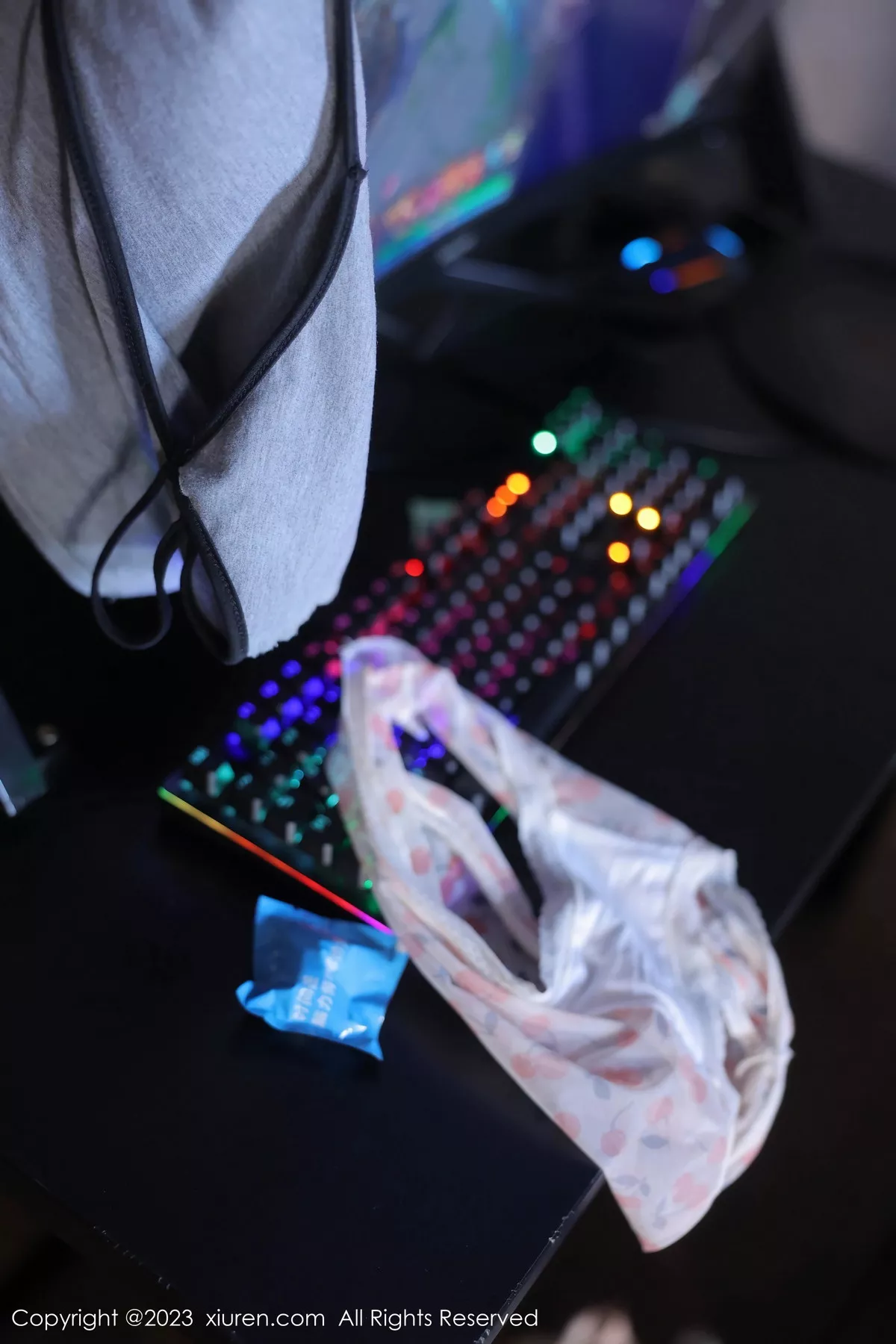 [[XiuRen秀人网]秀人网]No.7540_模特白笑笑性感蓝色衣露灰色内衣配牛仔裤秀曼妙身姿诱惑写真80P