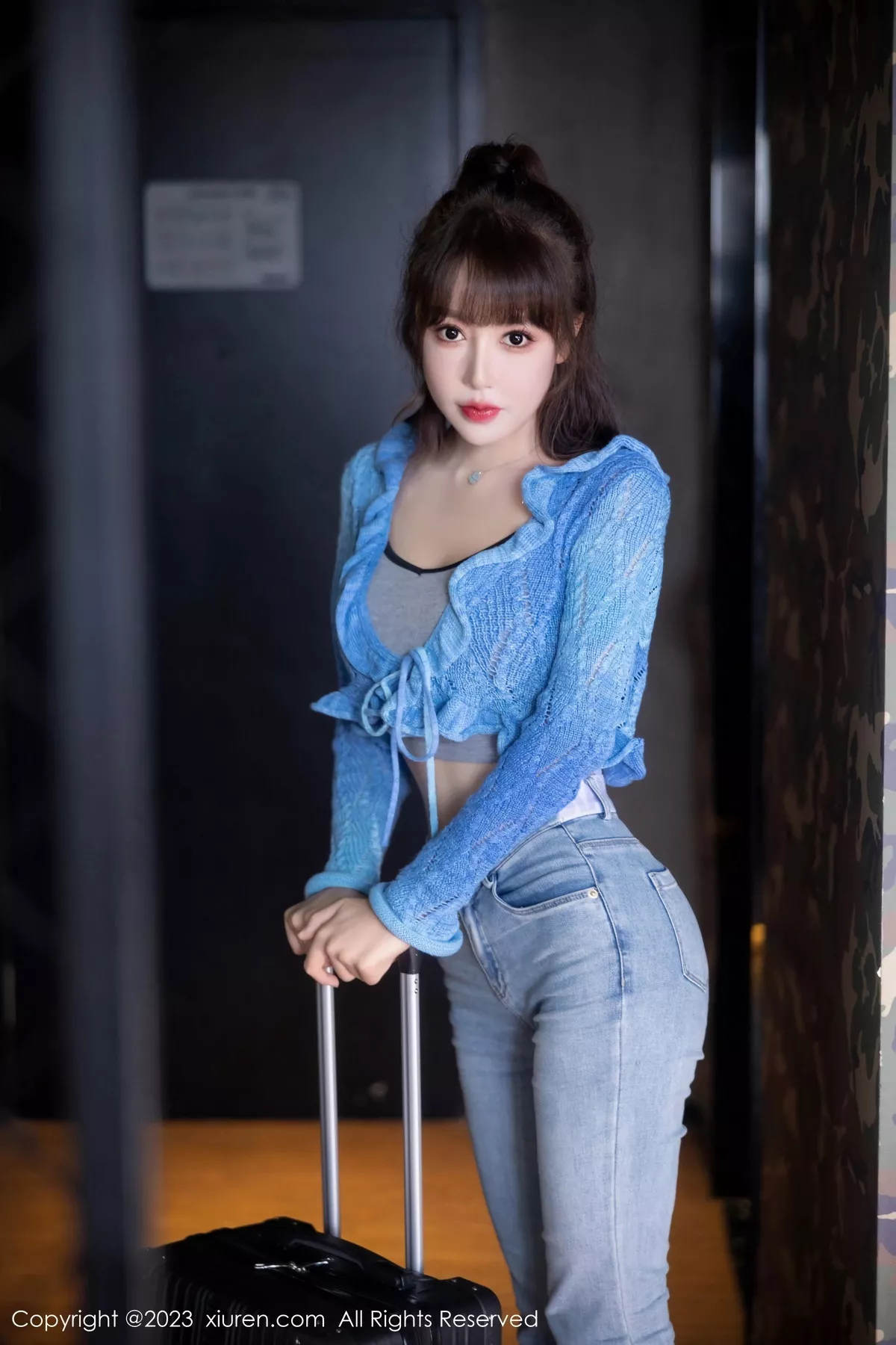 [[XiuRen秀人网]秀人网]No.7540_模特白笑笑性感蓝色衣露灰色内衣配牛仔裤秀曼妙身姿诱惑写真80P