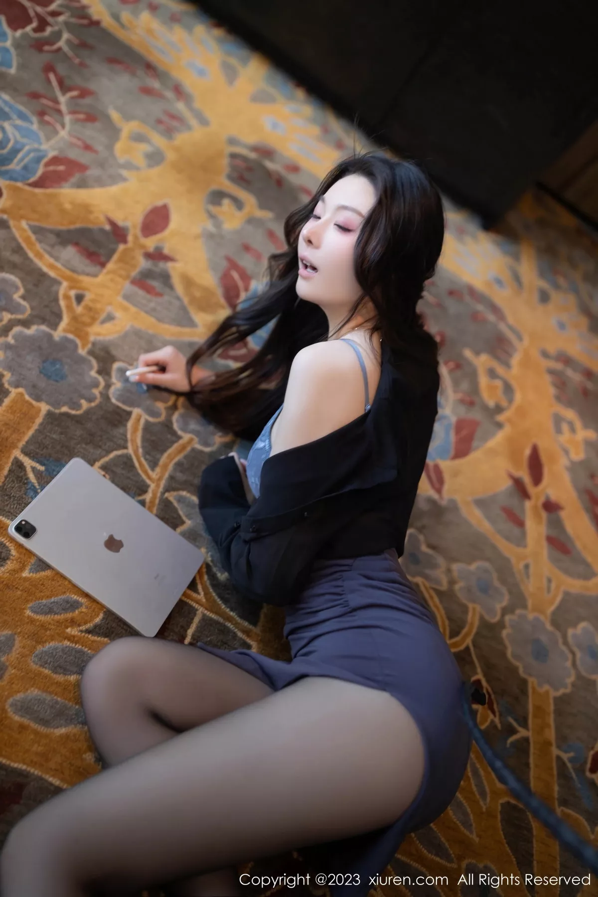 [[XiuRen秀人网]秀人网]No.7542_模特小逗逗性感黑色OL装露蓝灰色蕾丝内衣配超薄黑丝诱惑写真78P