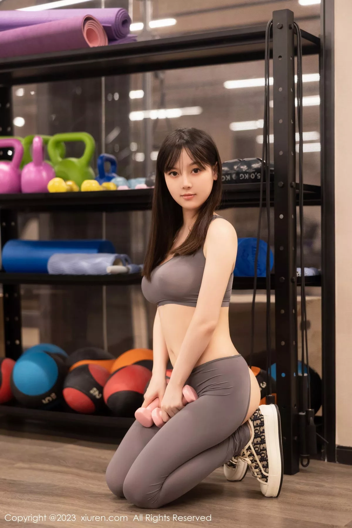 [[XiuRen秀人网]秀人网]No.7543_模特豆瓣酱健身房性感灰色运动瑜伽服紧身秀丰满身材诱惑写真82P